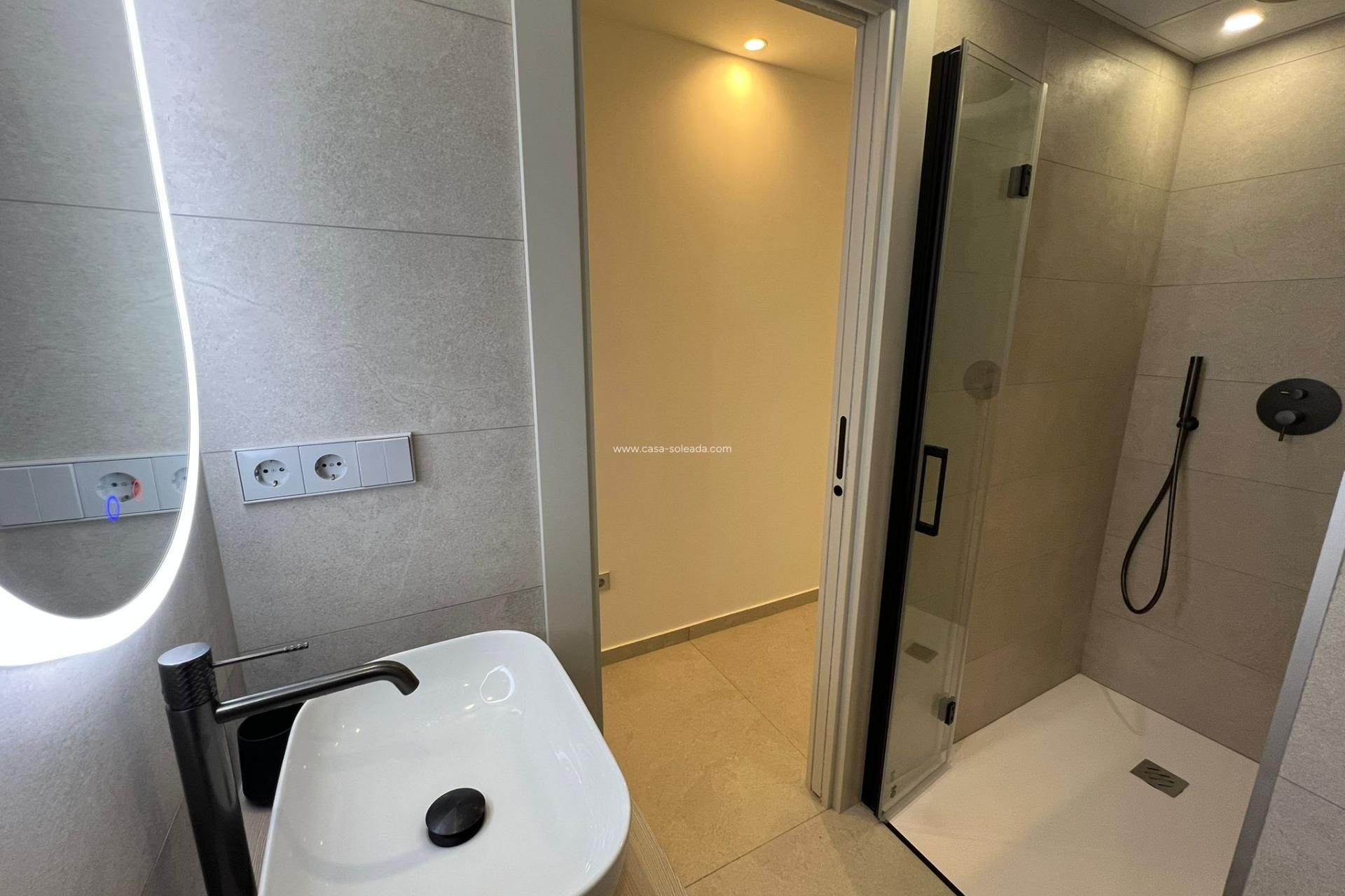 Reventa - Apartamento / piso - Torrevieja - El Acequión - Los Náufragos