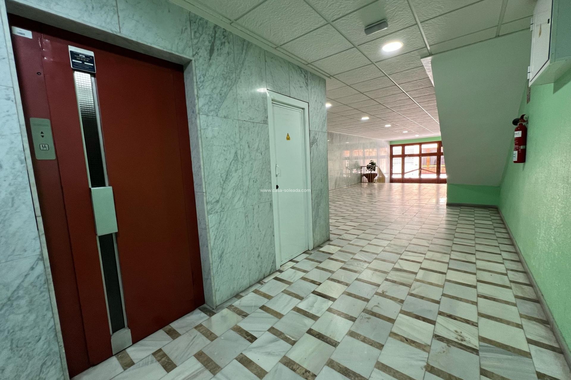 Reventa - Apartamento / piso - Torrevieja - El Acequión - Los Náufragos