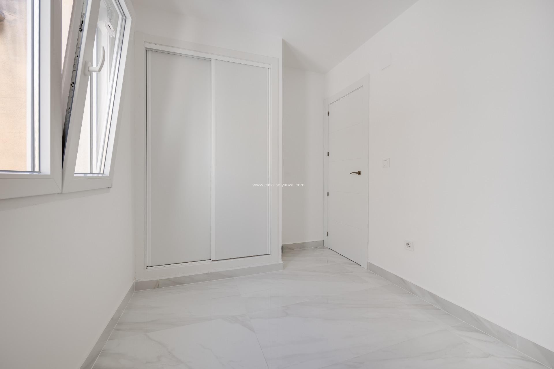 Reventa - Apartamento / piso - Torrevieja - El Limonar