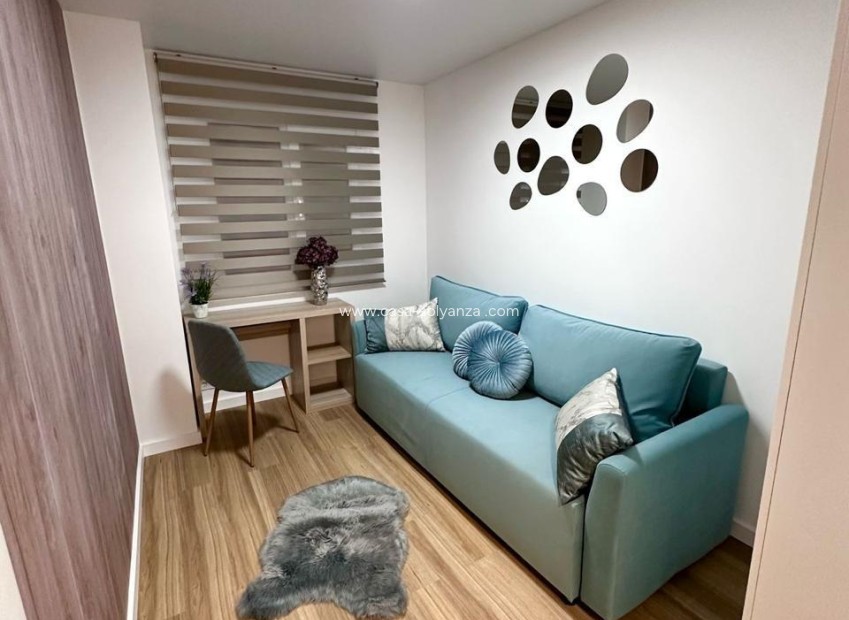 Reventa - Apartamento / piso - Torrevieja - Estacion Autobuses