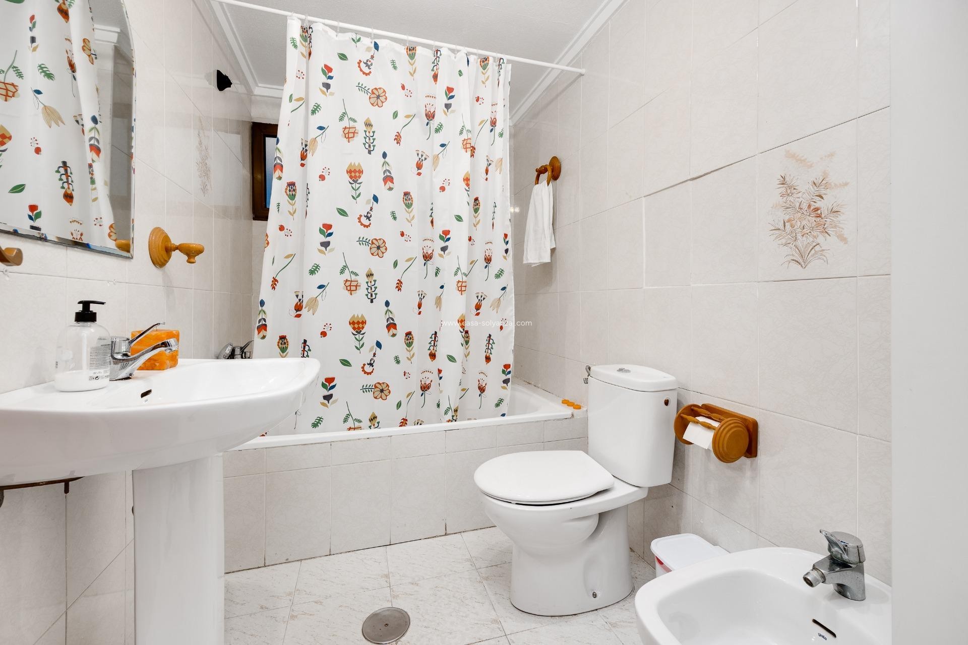 Reventa - Apartamento / piso - Torrevieja - Estacion Autobuses