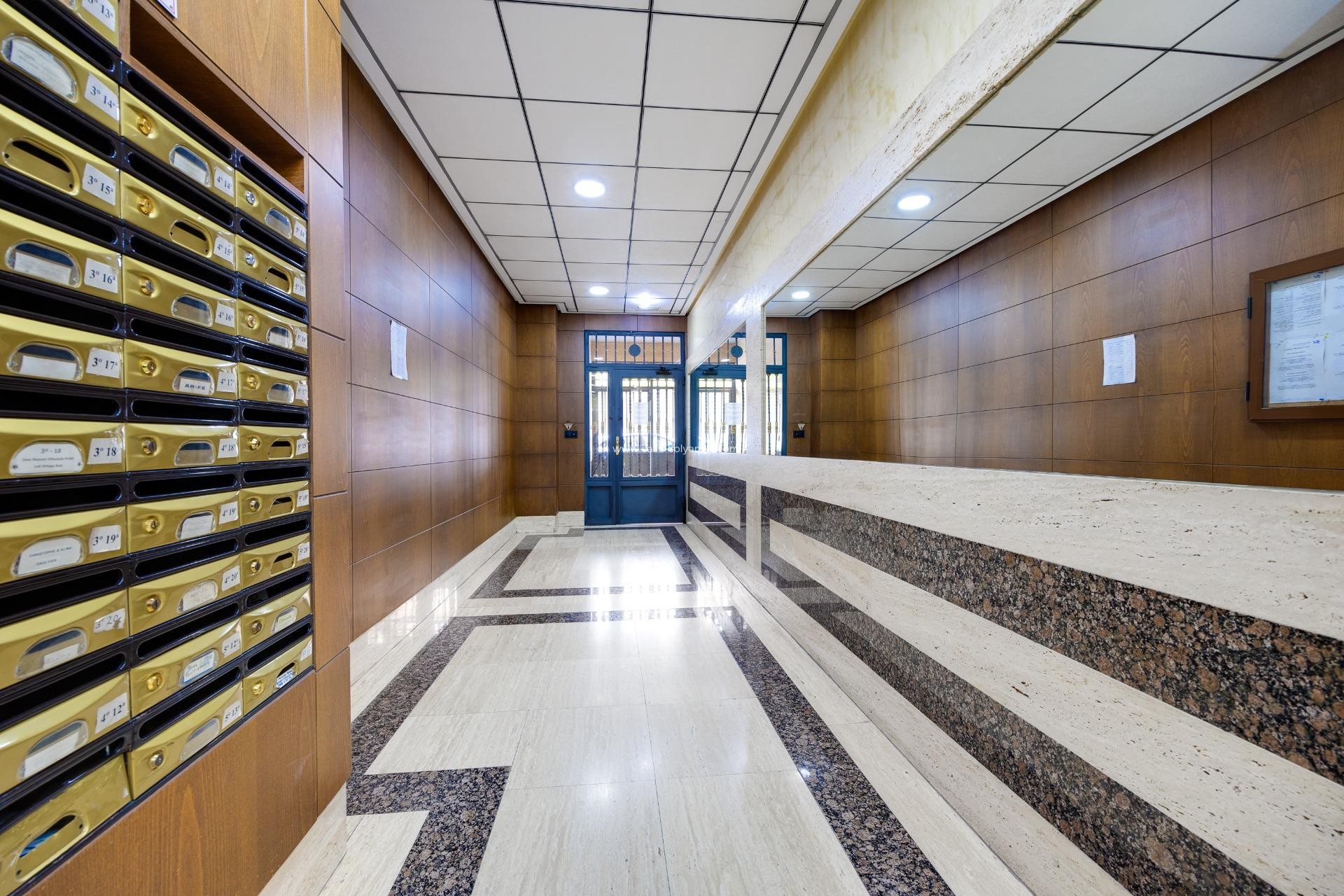 Reventa - Apartamento / piso - Torrevieja - Estacion Autobuses