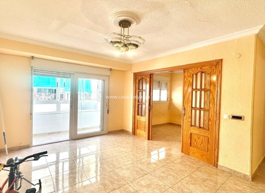 Reventa - Apartamento / piso - Torrevieja - Estacion Autobuses