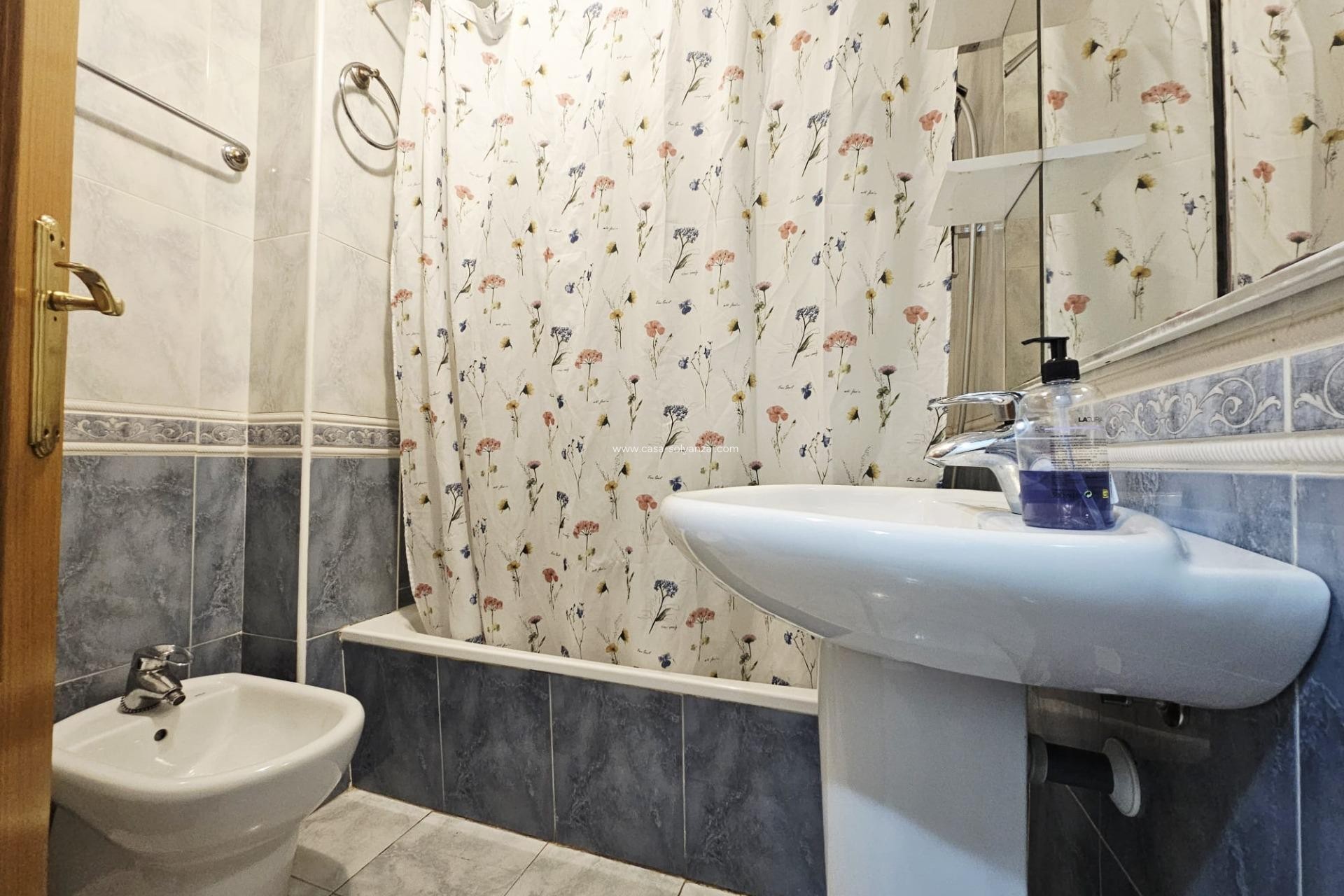 Reventa - Apartamento / piso - Torrevieja - Estacion Autobuses