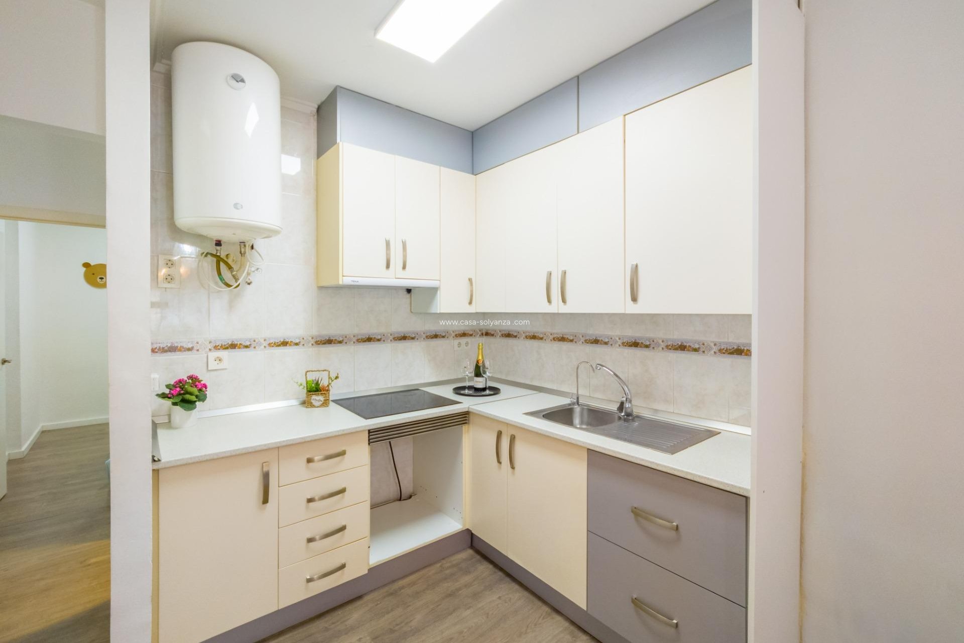 Reventa - Apartamento / piso - Torrevieja - Estacion Autobuses