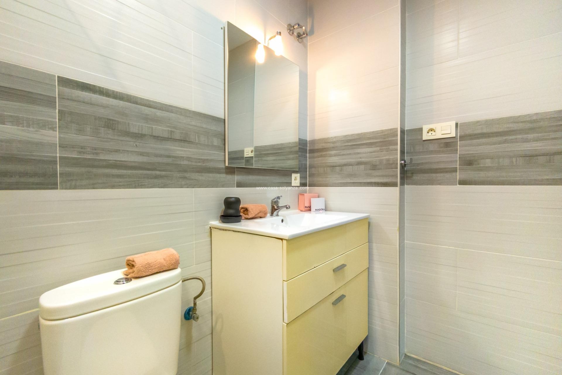 Reventa - Apartamento / piso - Torrevieja - Estacion Autobuses