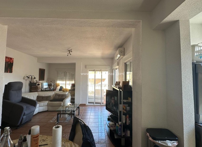 Reventa - Apartamento / piso - Torrevieja - Estacion Autobuses