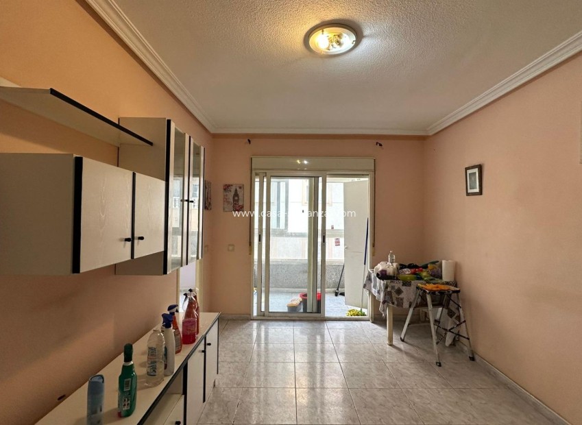 Reventa - Apartamento / piso - Torrevieja - Estacion Autobuses