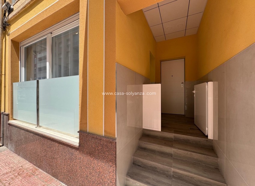 Reventa - Apartamento / piso - Torrevieja - Estacion Autobuses