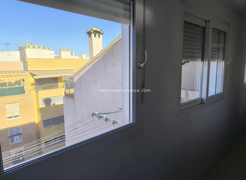 Reventa - Apartamento / piso - Torrevieja - Las Piscinas Naturales
