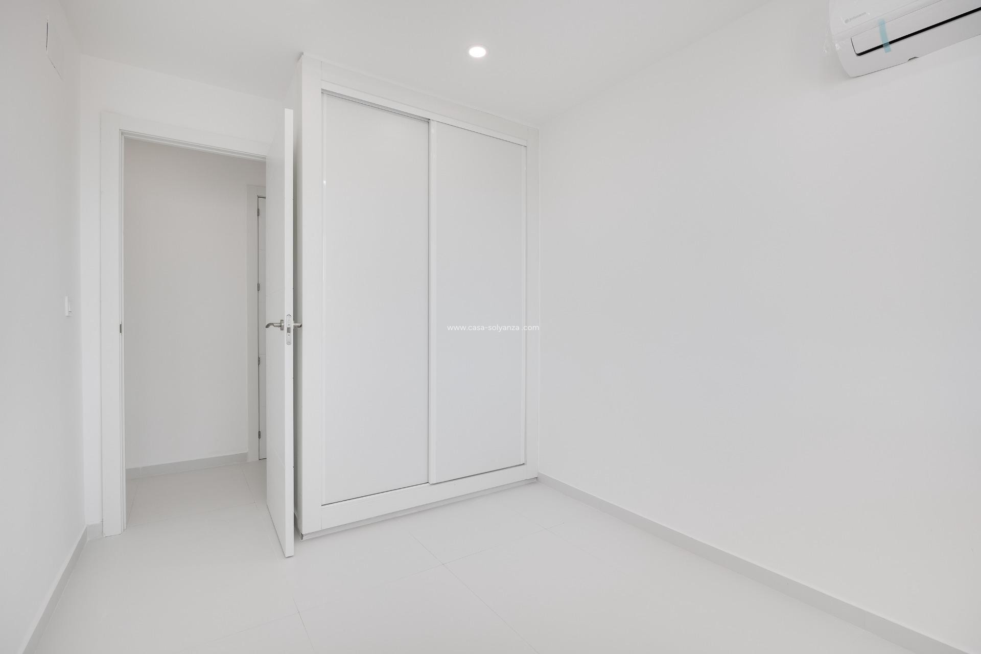 Reventa - Apartamento / piso - Torrevieja - Playa De Los Naufragos