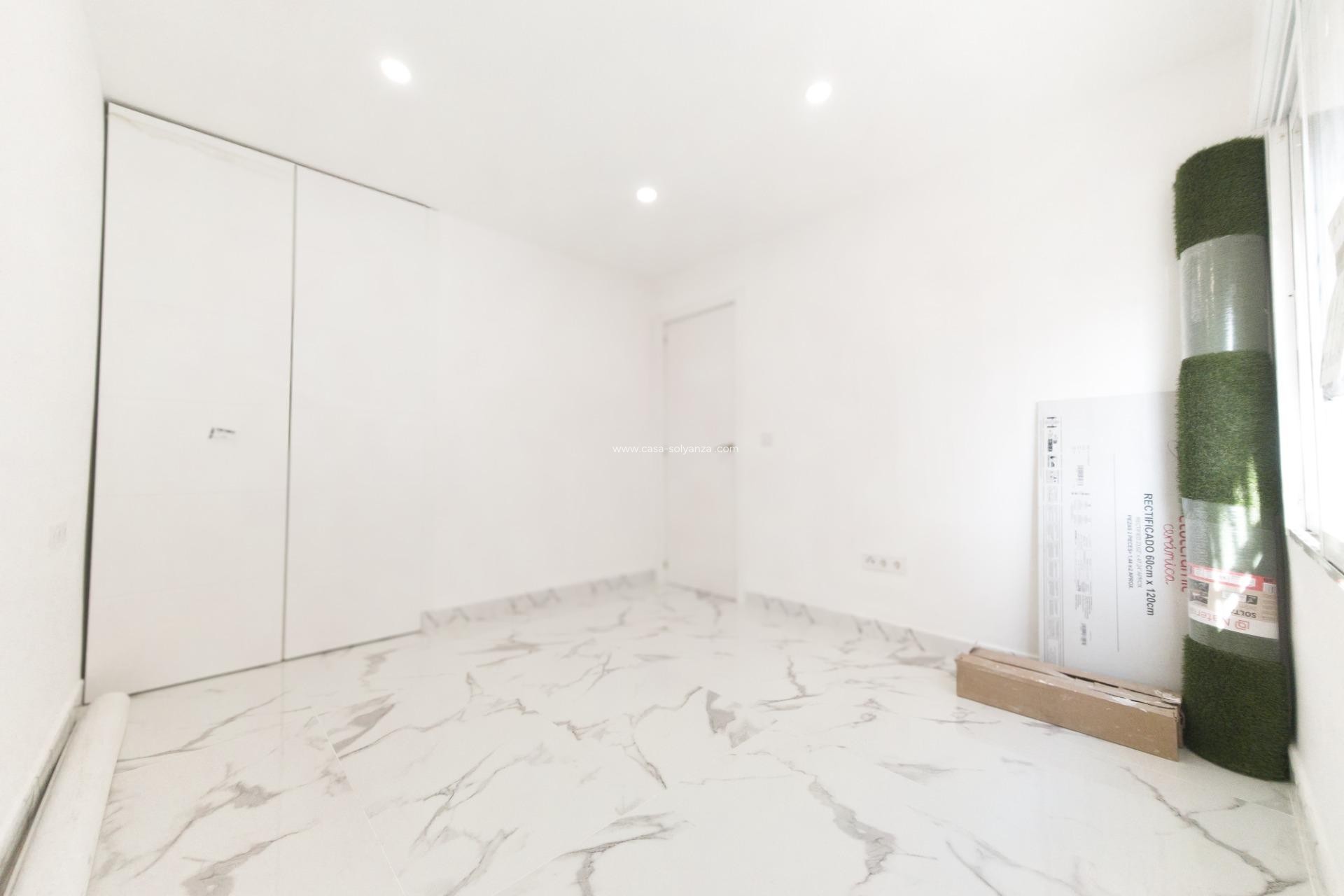 Reventa - Apartamento / piso - Torrevieja - Playa De Los Naufragos