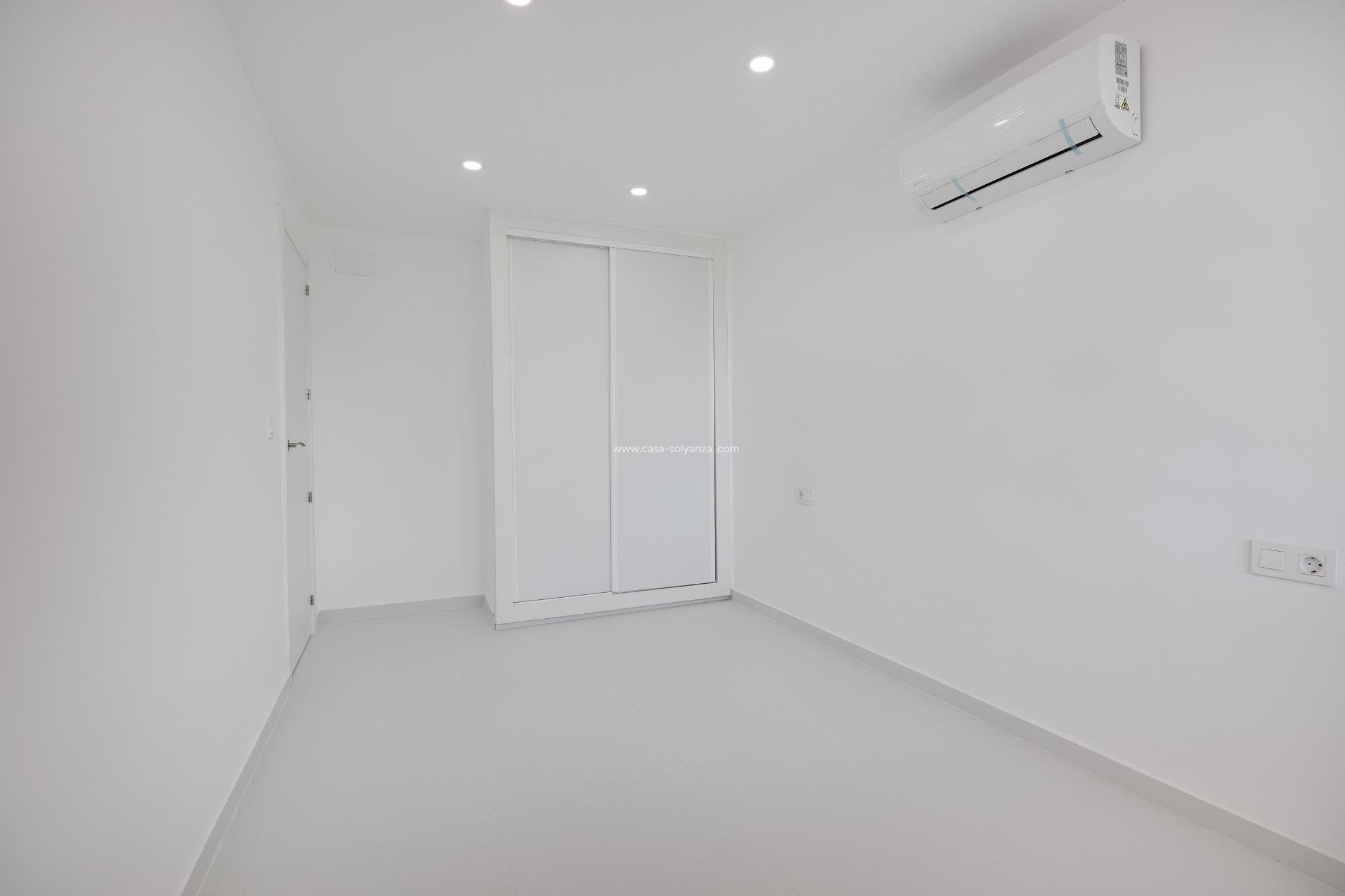 Reventa - Apartamento / piso - Torrevieja - Playa De Los Naufragos