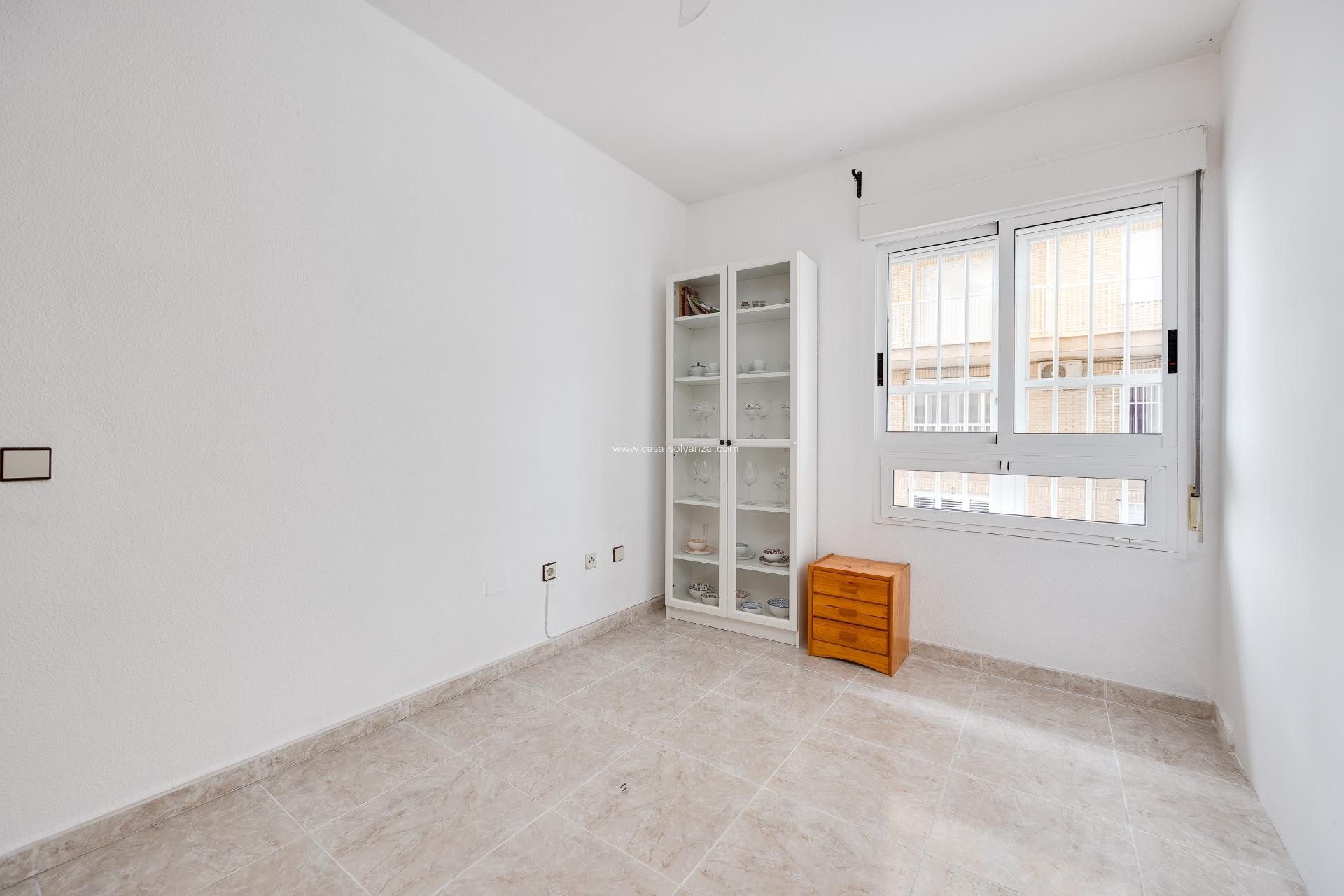 Reventa - Apartamento / piso - Torrevieja - Playa De Los Naufragos