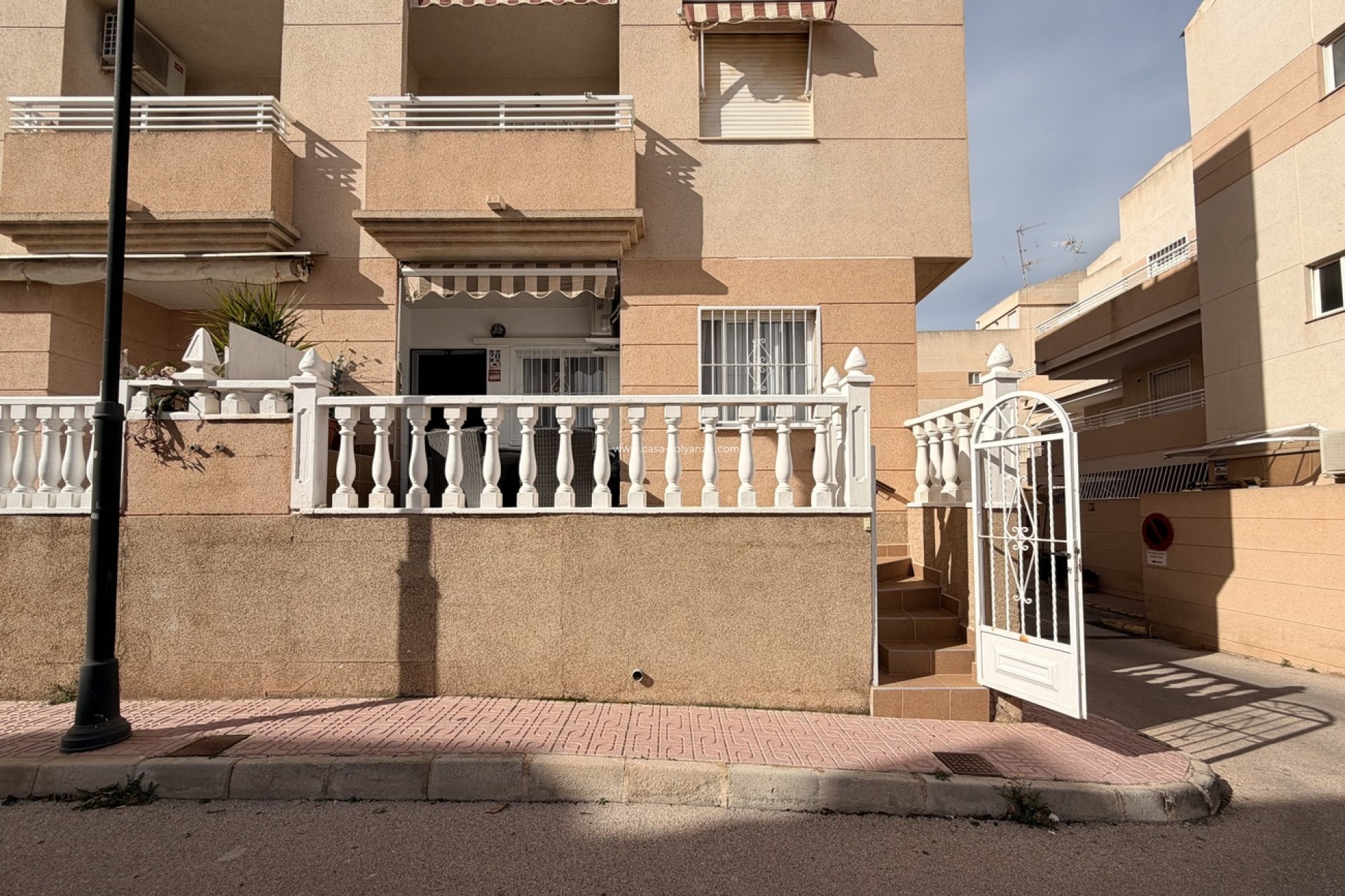 Reventa - Apartamento / piso - Torrevieja - Urb. Calas Blancas III