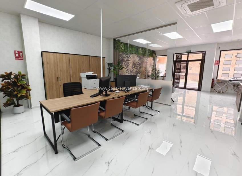 Reventa - Comercial - Los Montesinos - Pueblo 8