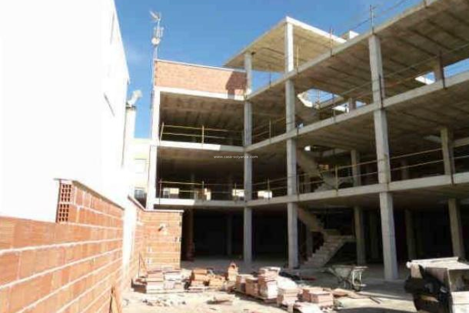 Reventa - Edificio - Los Montesinos - CENTRO
