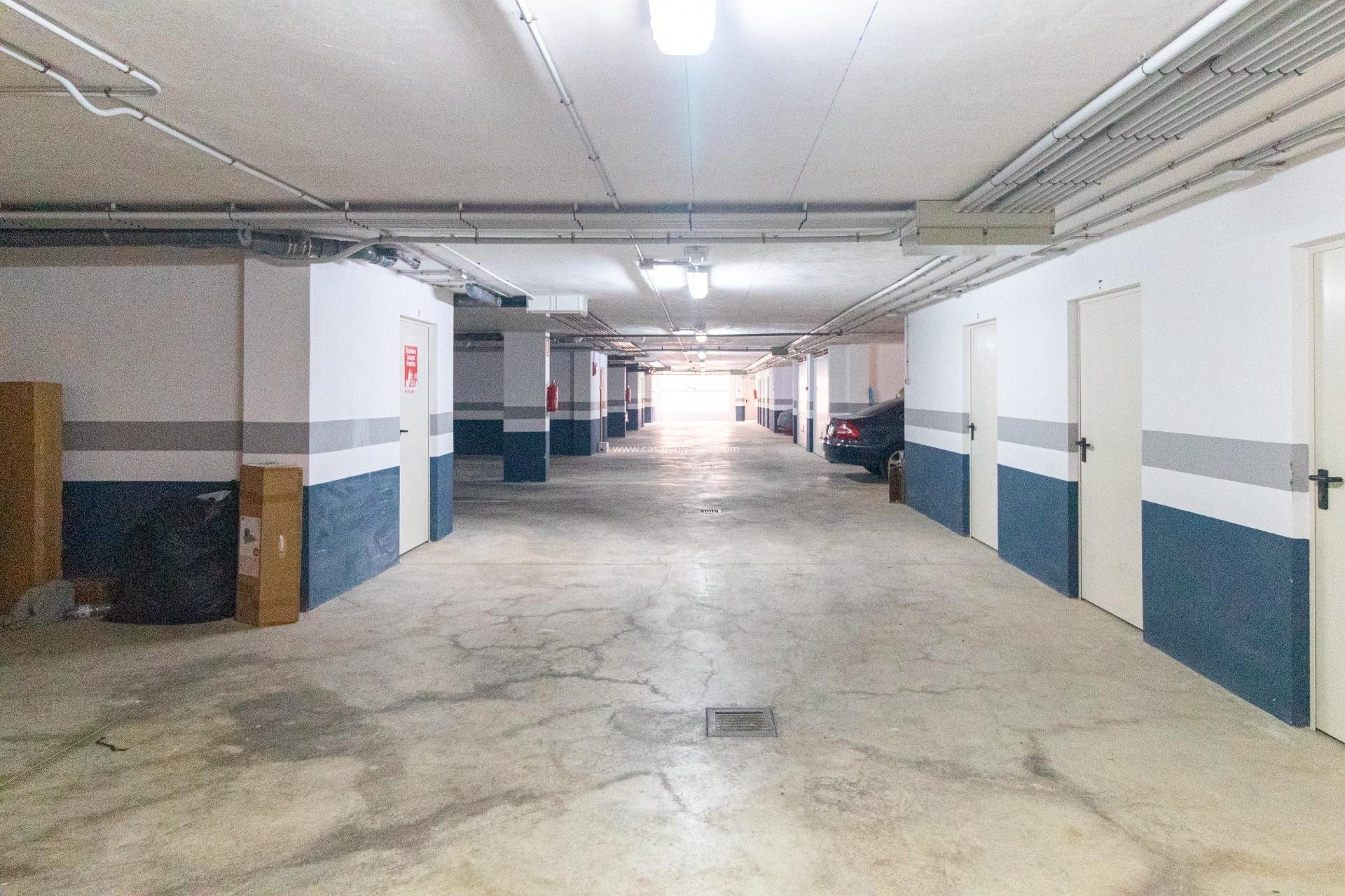 Reventa - Garaje - Orihuela Costa - Agua Marina