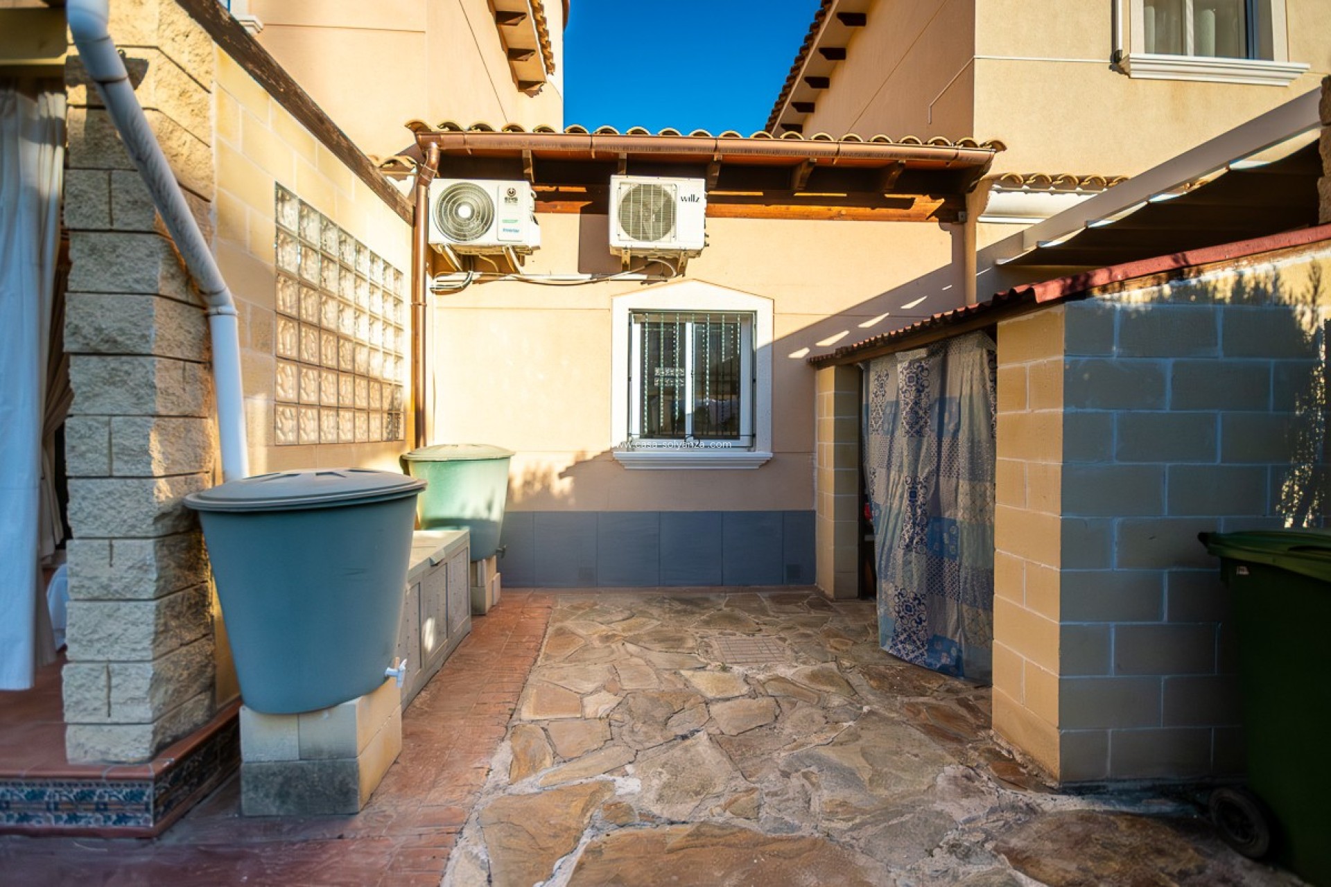 Reventa - Villa - Benferri - Inland