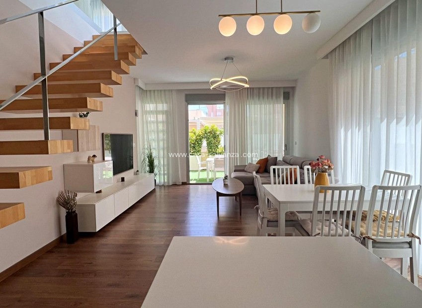 Reventa - Villa - Pilar de la Horadada - Pueblo Latino