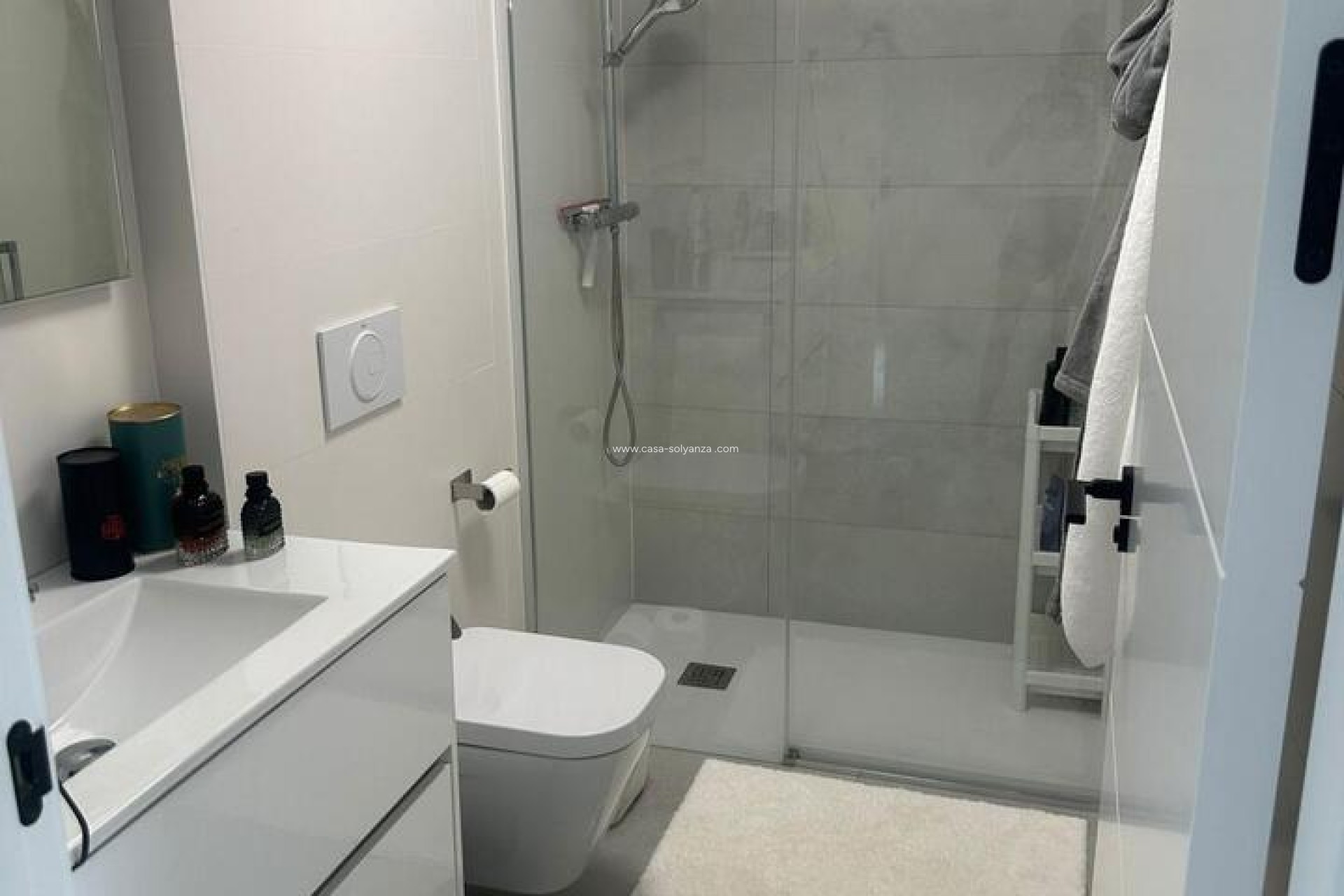 Reventa - Villa - Roldan - Inland