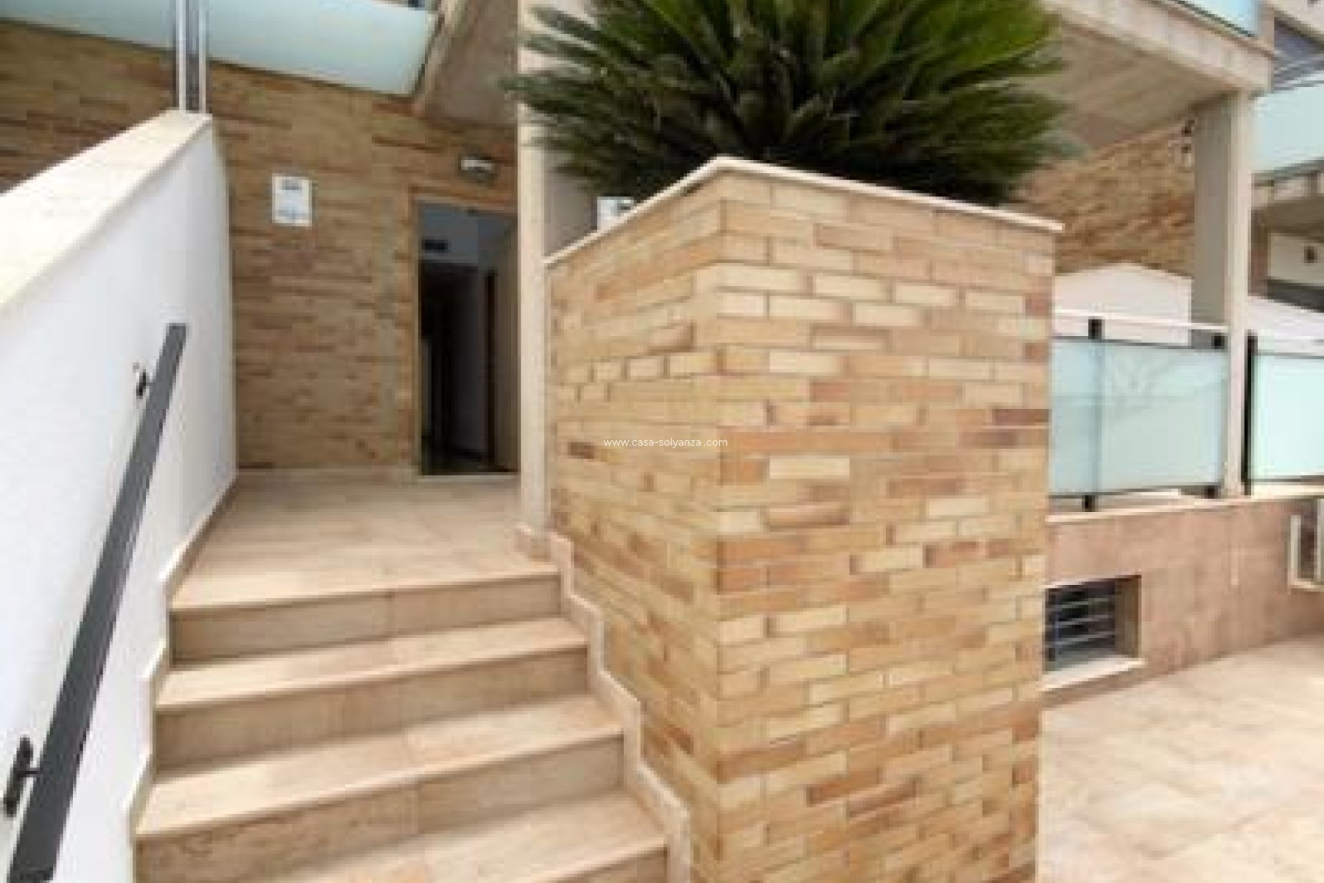 Reventa - Villa - Roldan - Inland