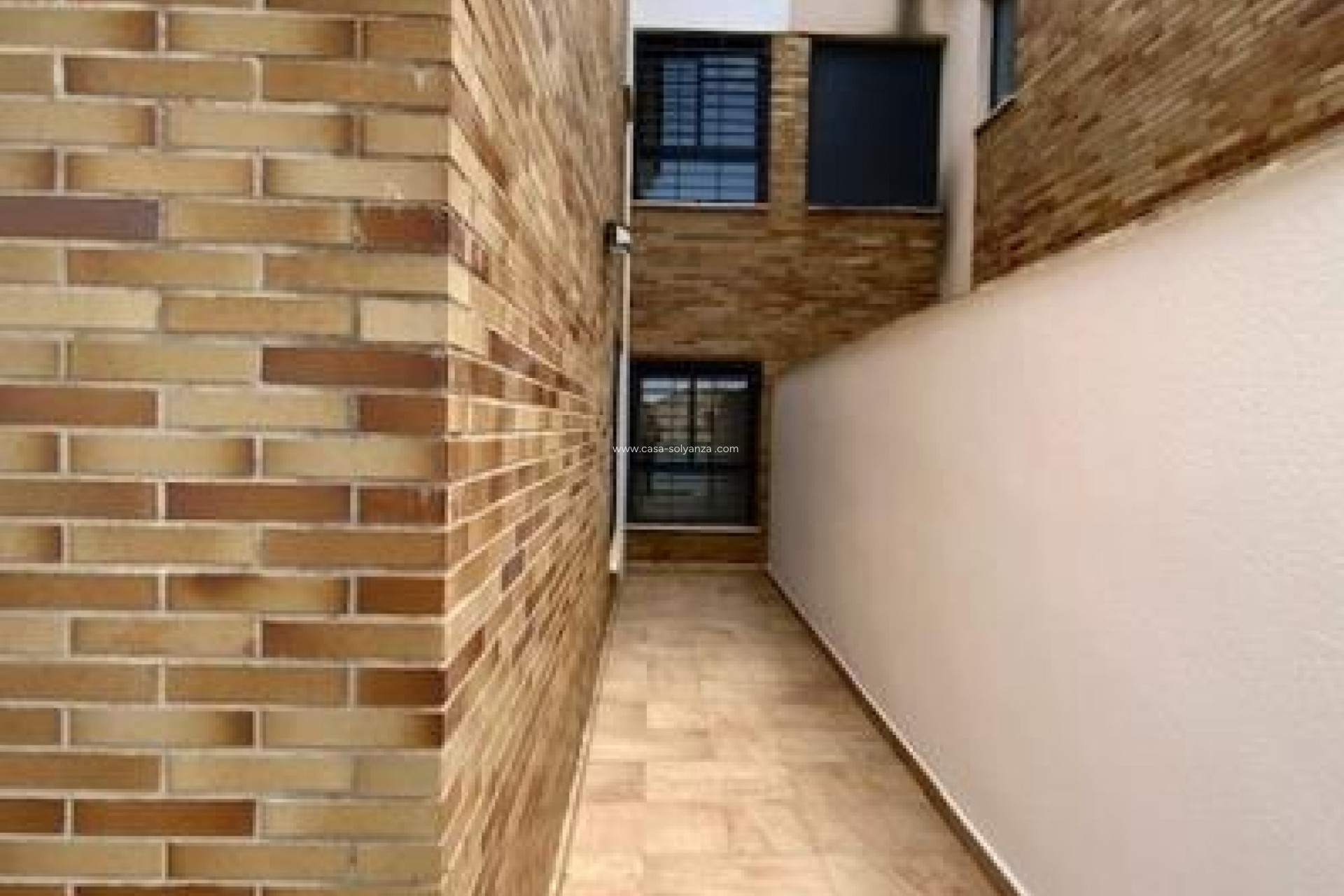 Reventa - Villa - Roldan - Inland