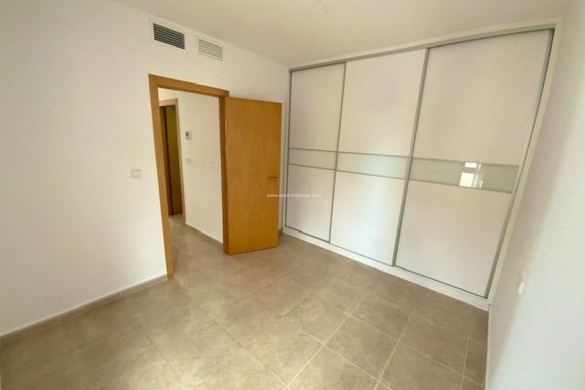 Reventa - Villa - Roldan - Inland