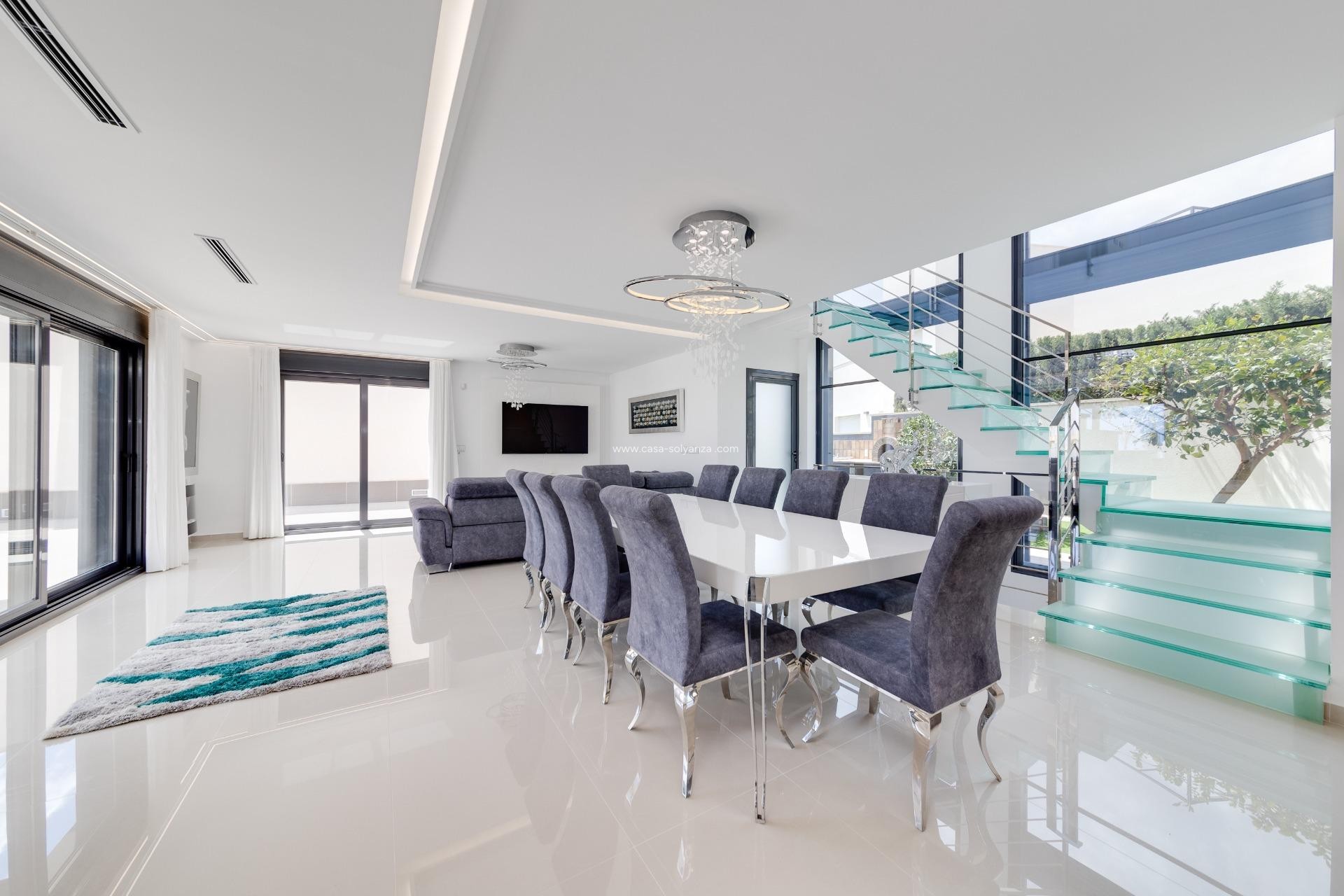 Reventa - Villa - San Miguel de Salinas - Cerro del Sol