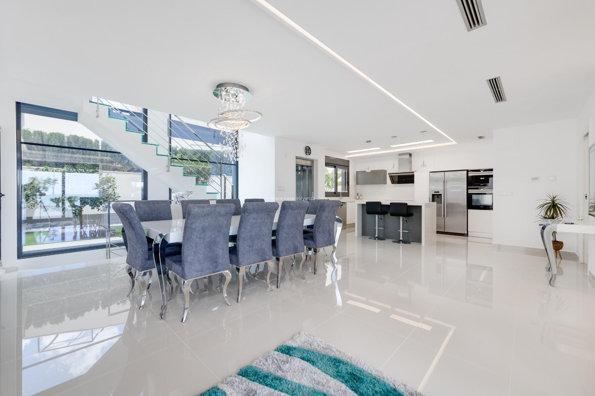 Reventa - Villa - San Miguel de Salinas - Cerro del Sol