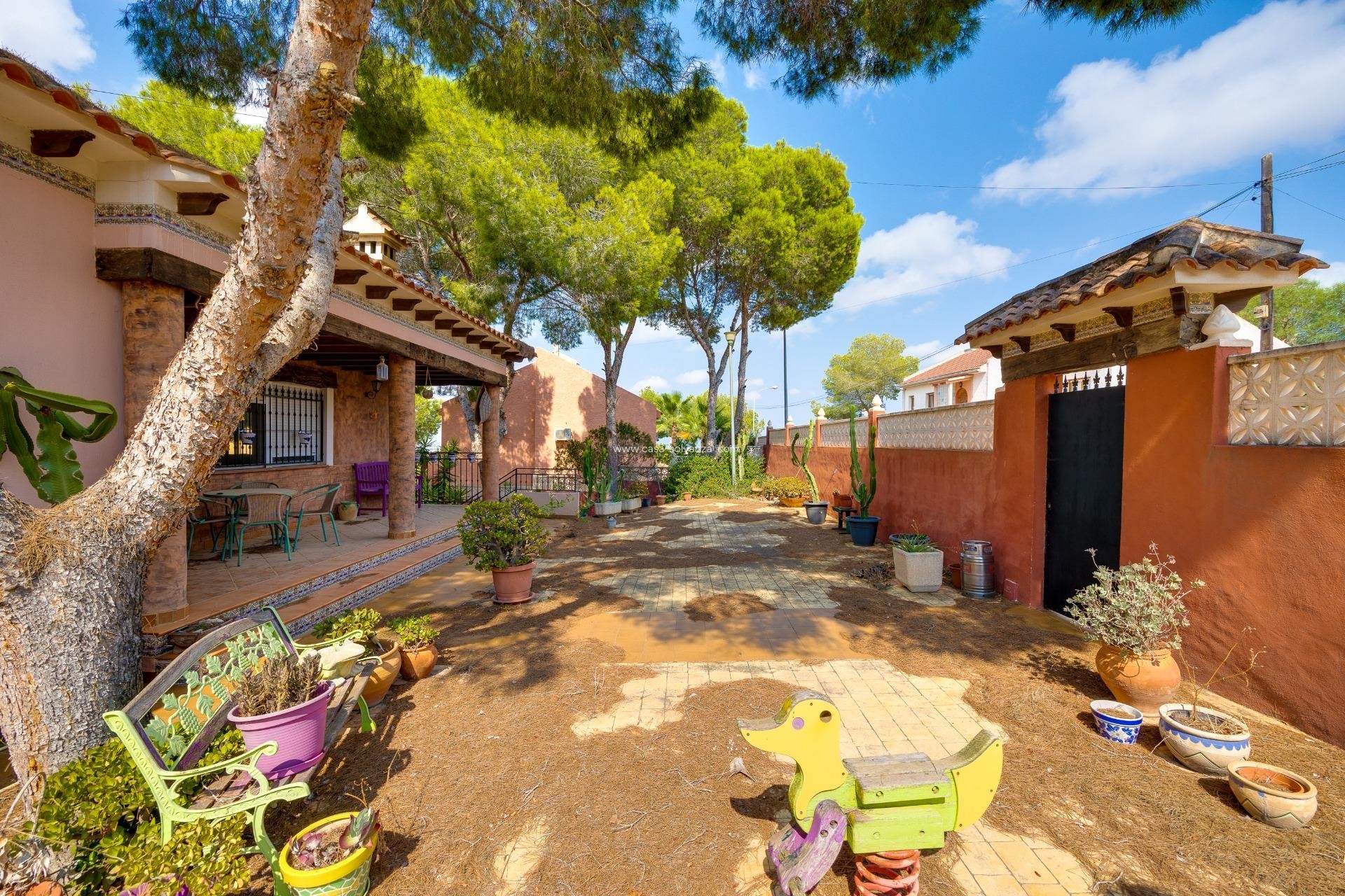 Reventa - Villa - San Miguel de Salinas - Ciudad de las comunicaciones