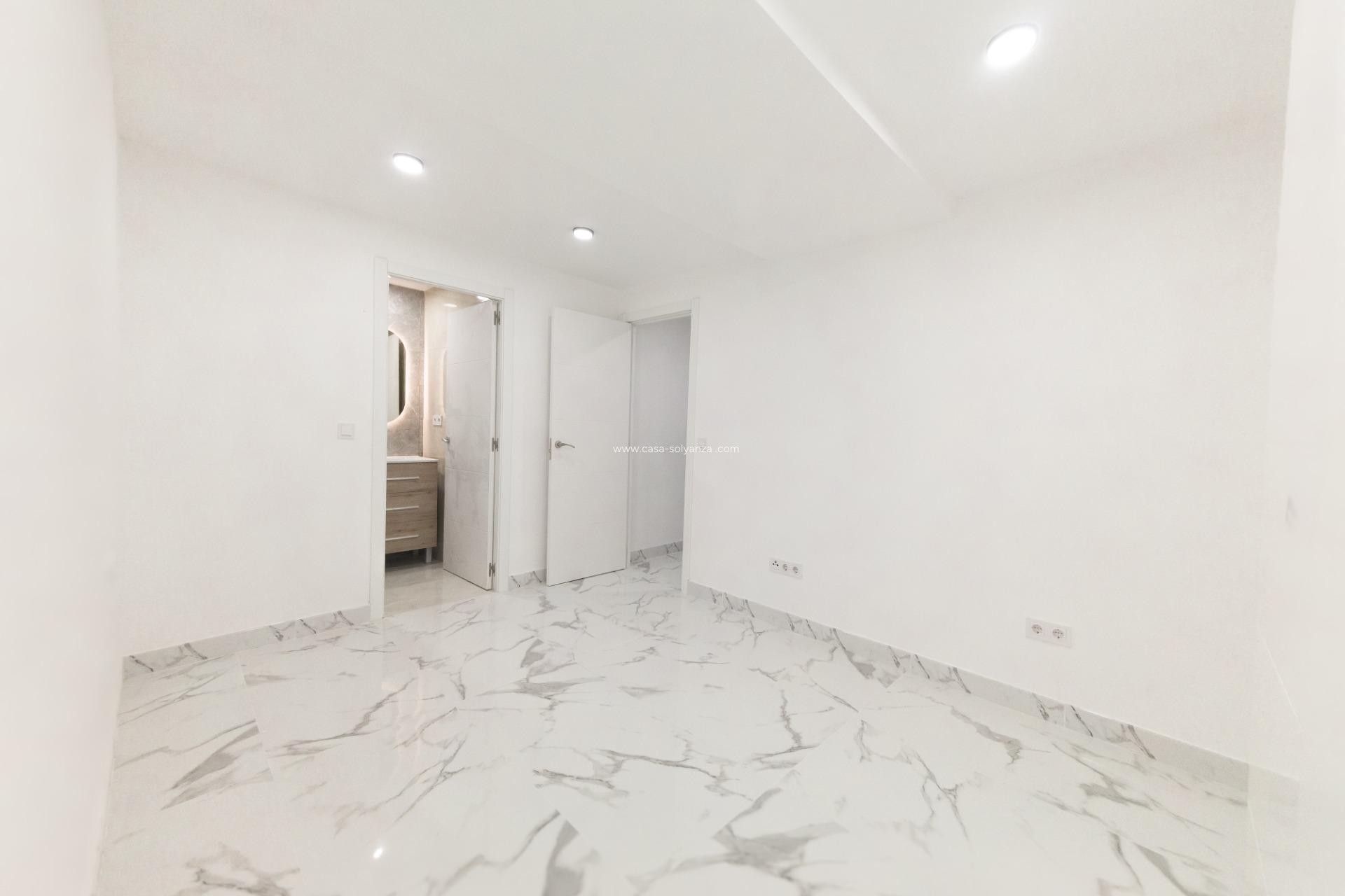 Revente - Appartement - Torrevieja - Playa De Los Naufragos