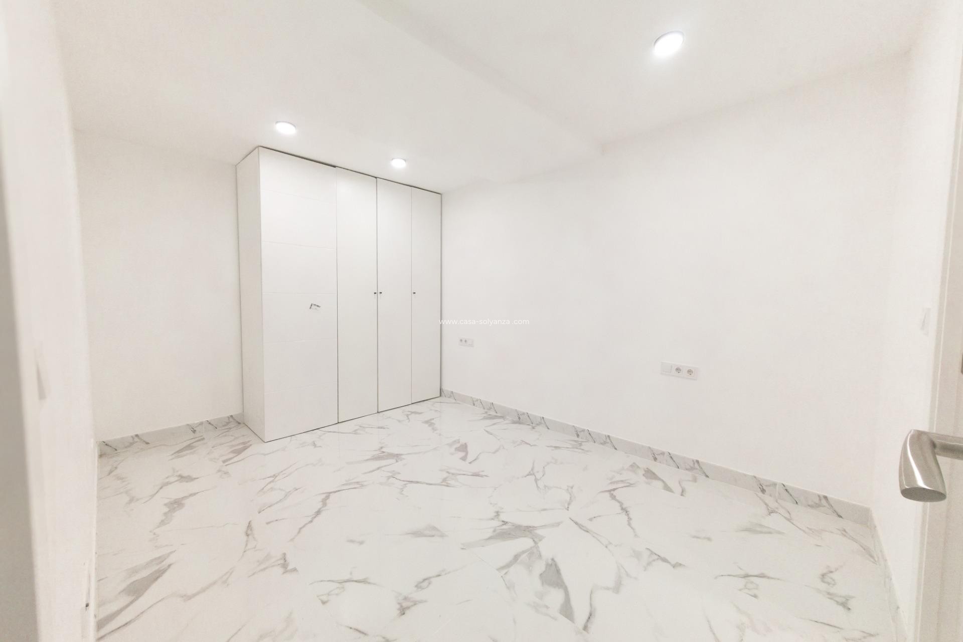 Revente - Appartement - Torrevieja - Playa De Los Naufragos