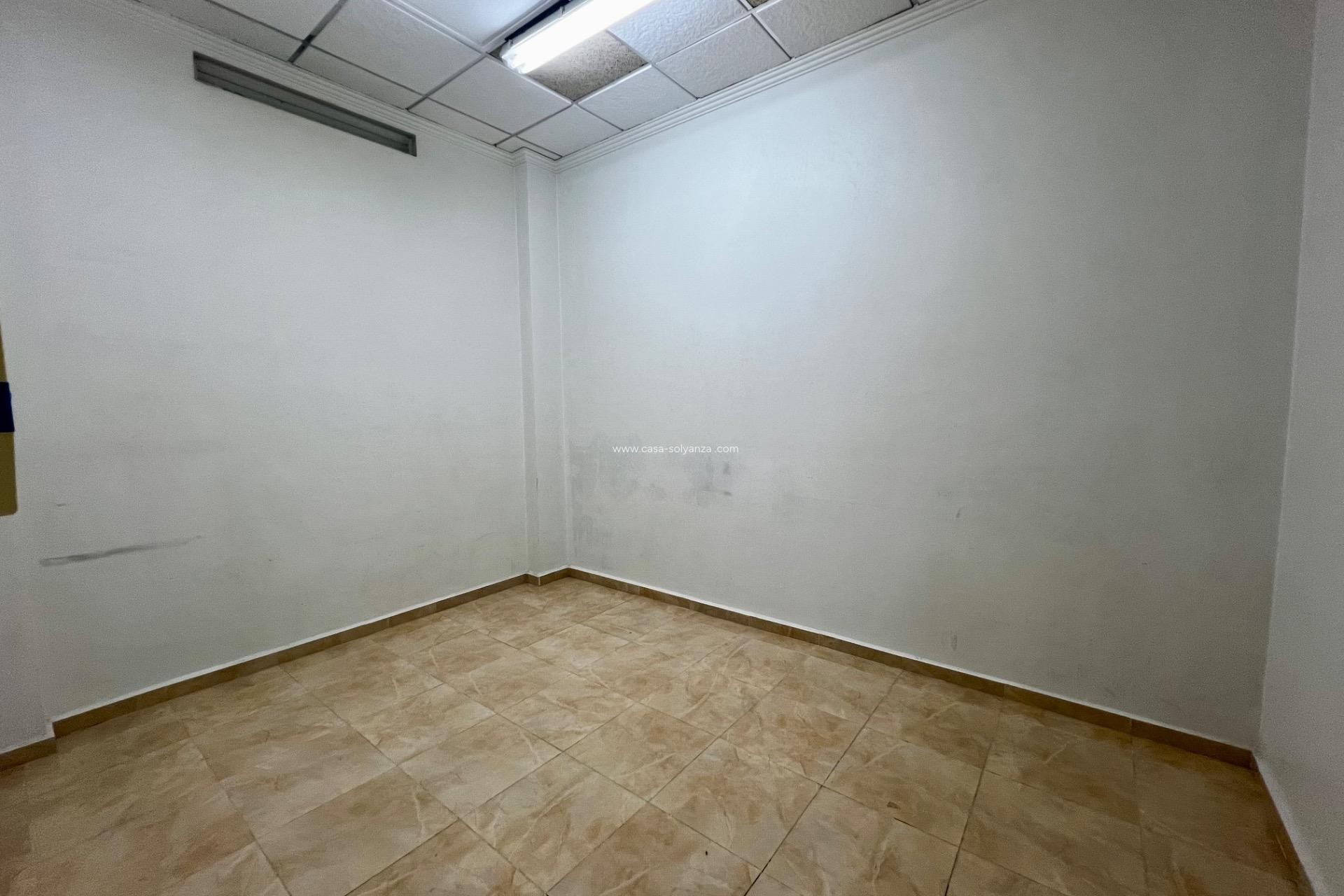 Revente - Commercial - Beniel - Inland