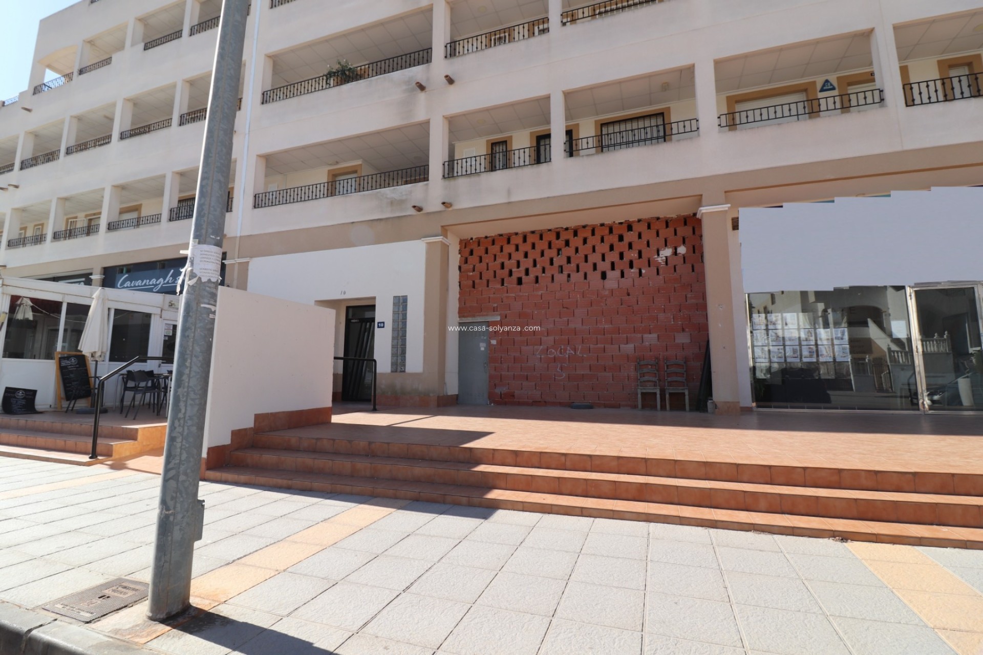 Revente - Commercial - Los Montesinos - Laguna Green