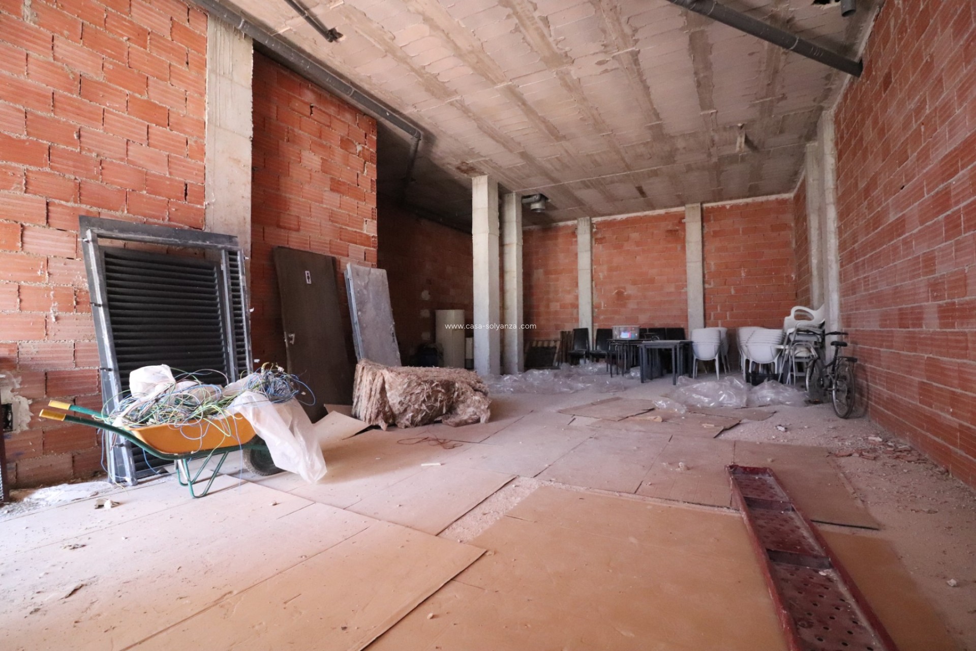 Revente - Commercial - Los Montesinos - Laguna Green
