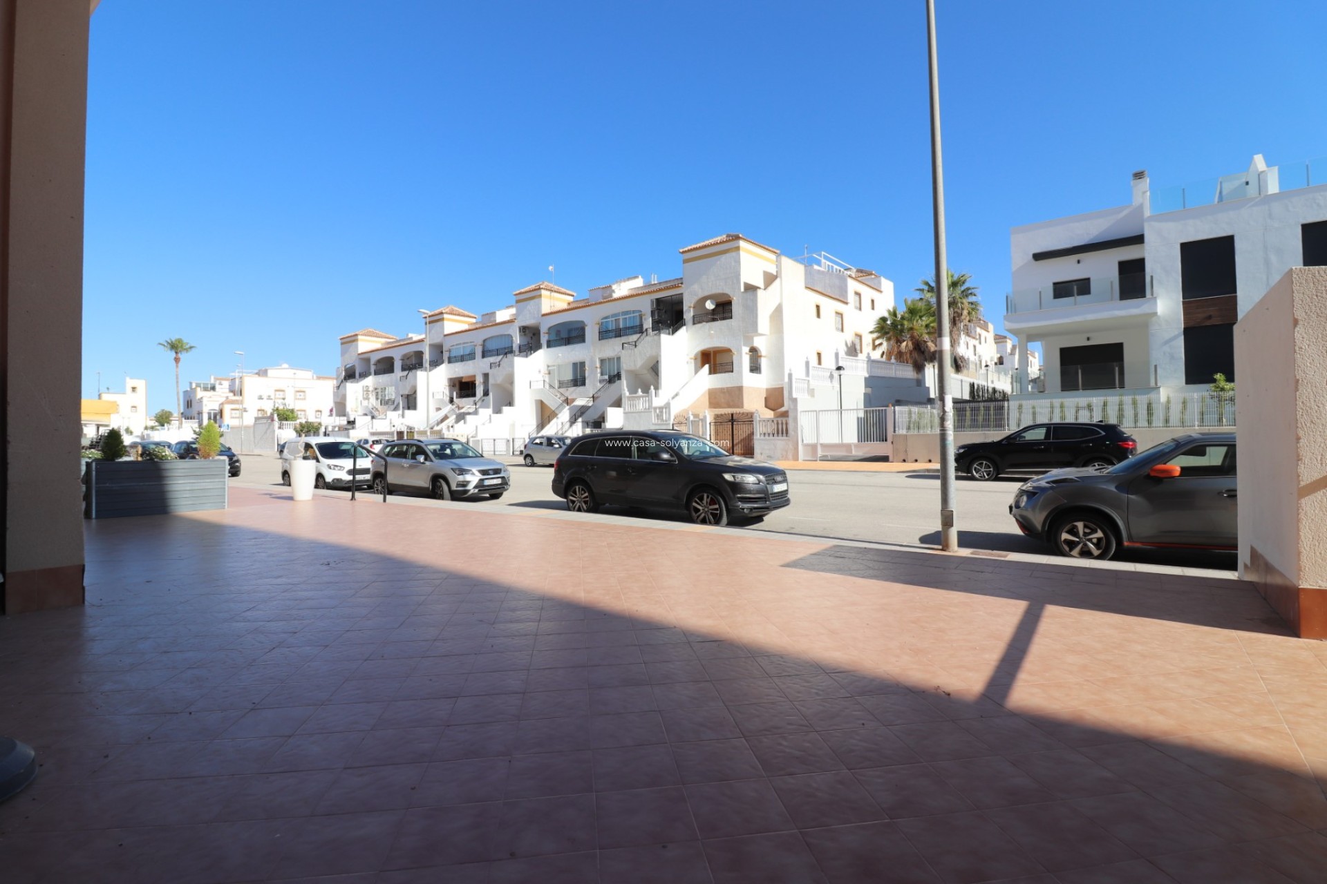 Revente - Commercial - Los Montesinos - Laguna Green