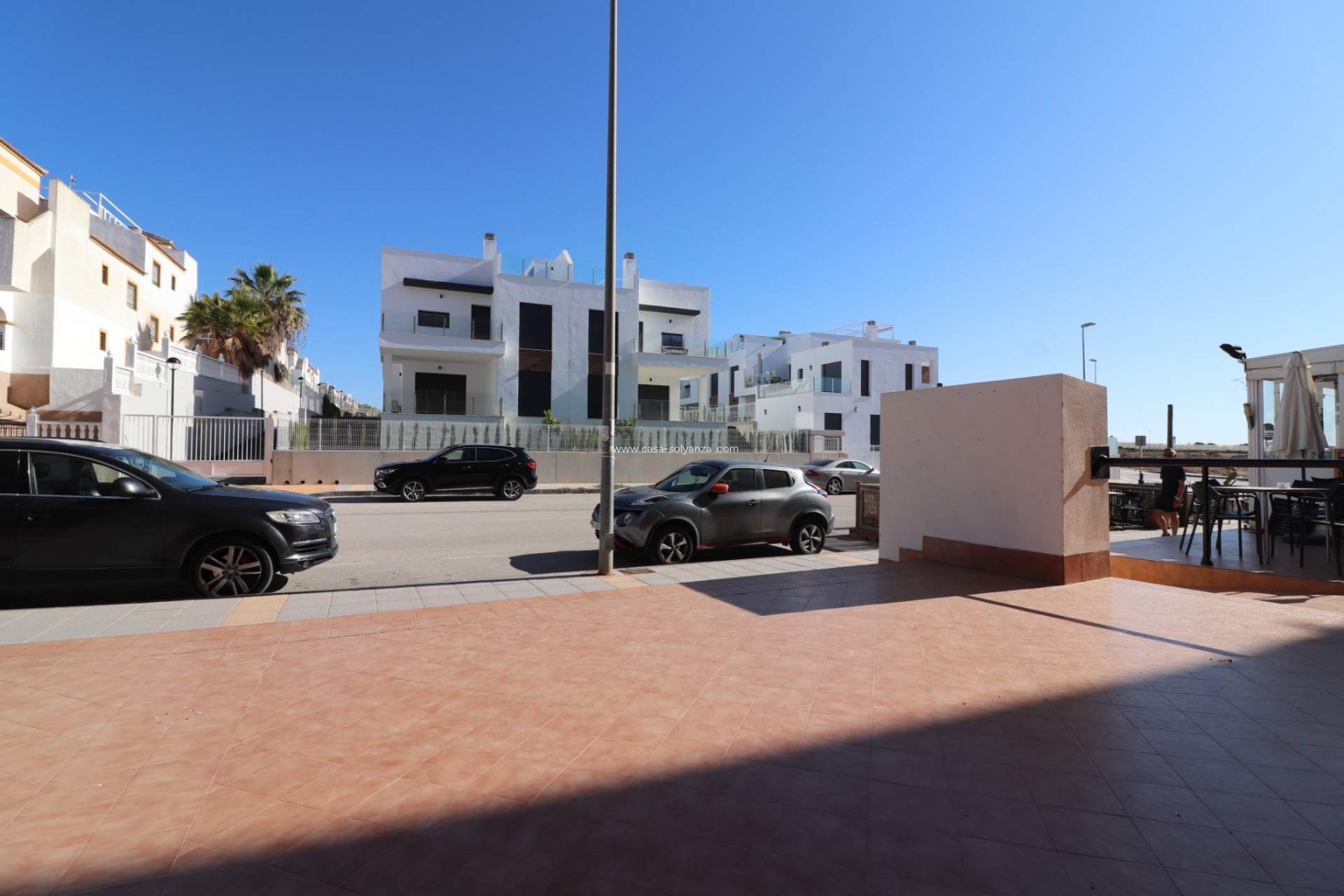 Revente - Commercial - Los Montesinos - Laguna Green