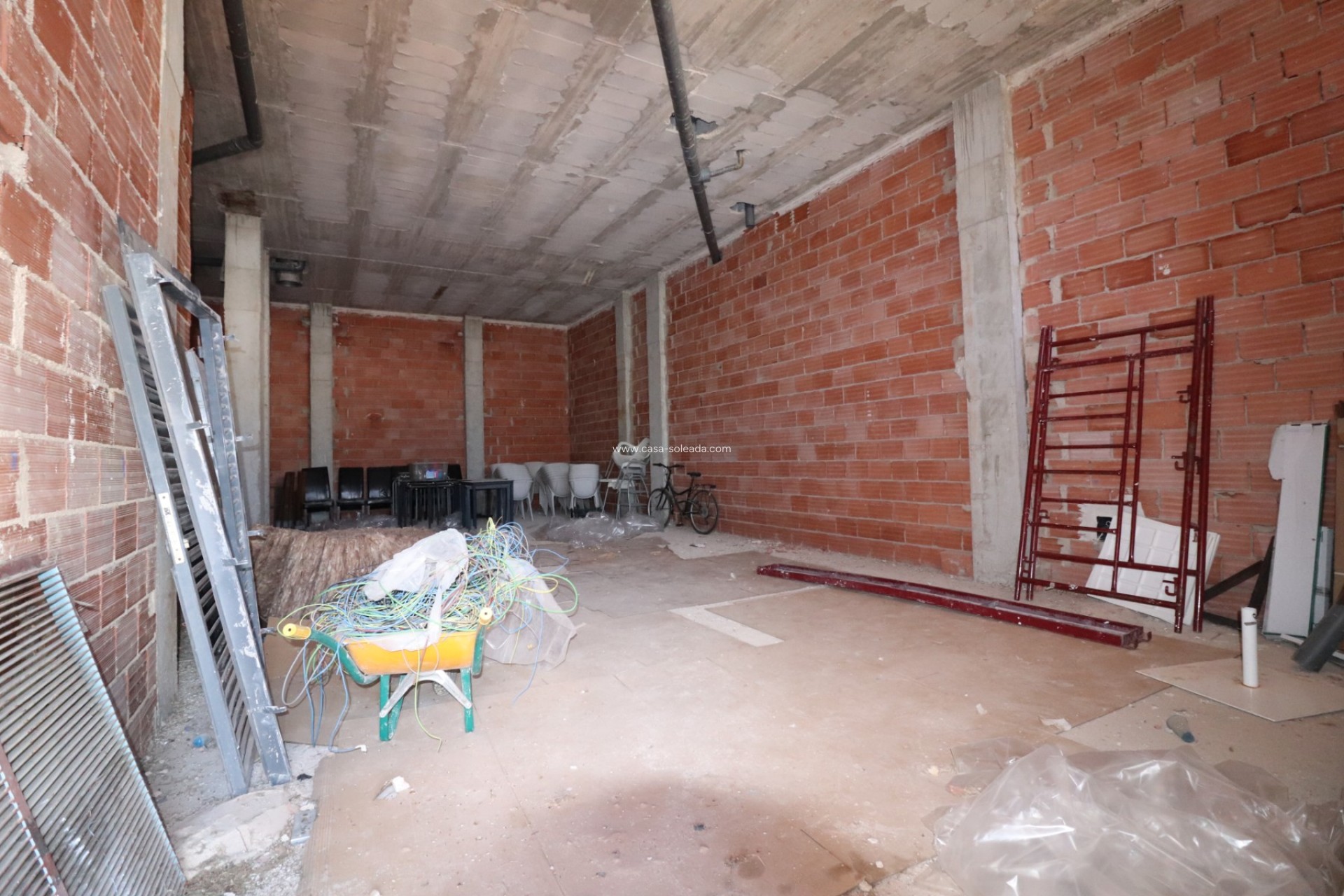 Revente - Commercial - Los Montesinos - Laguna Green