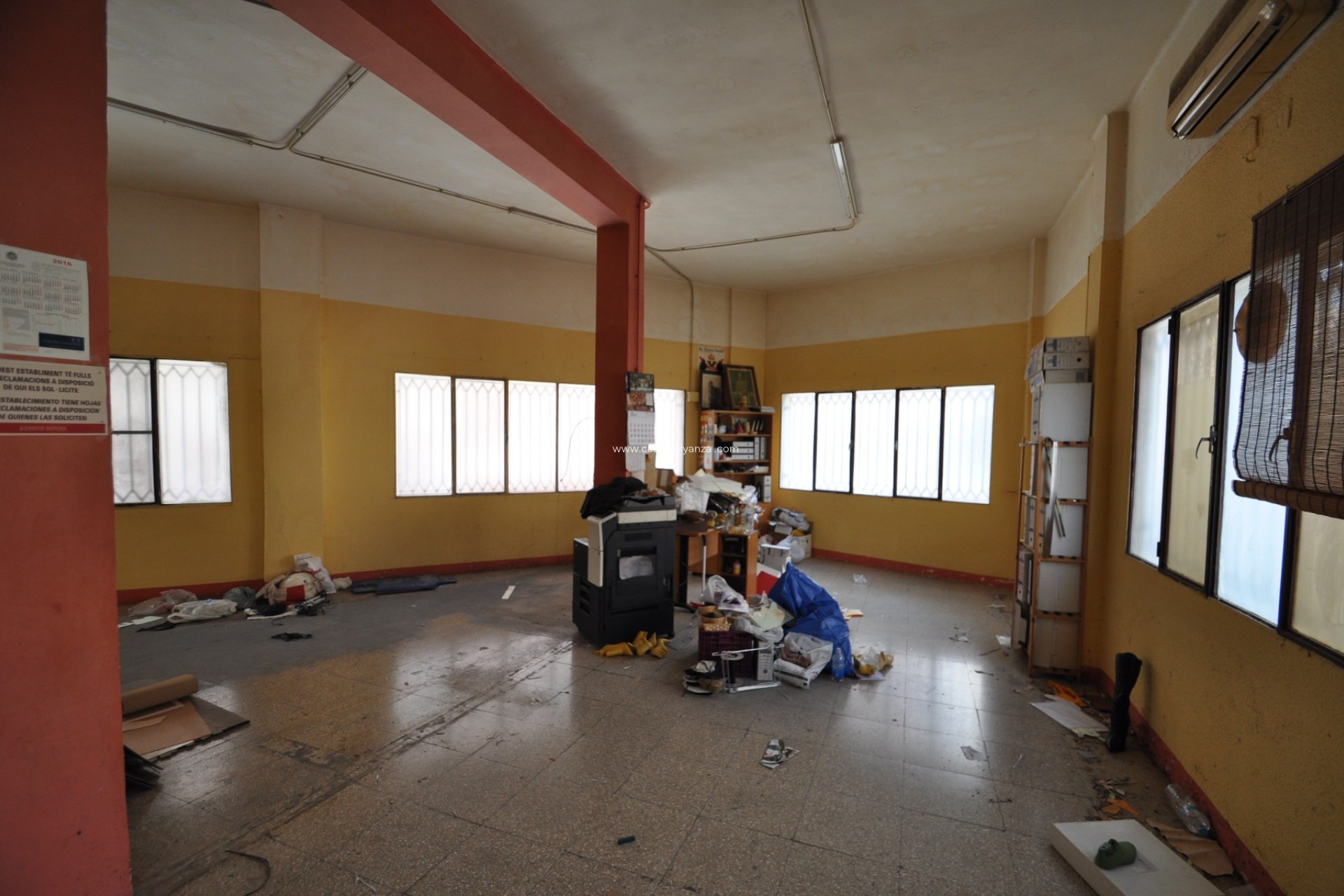 Revente - Commercial - Petrer - Inland