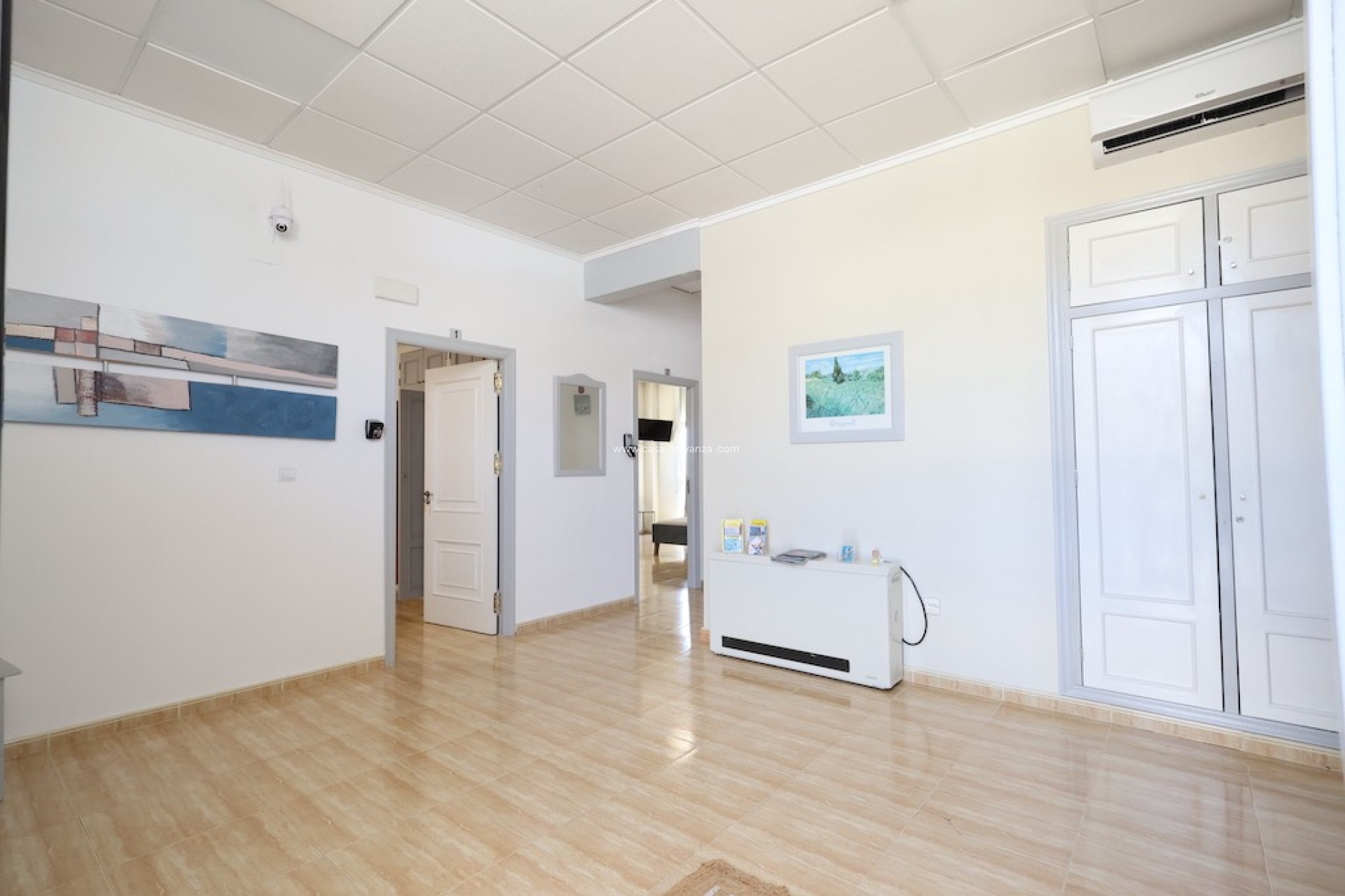 Revente - Commercial - San Miguel de Salinas - Inland