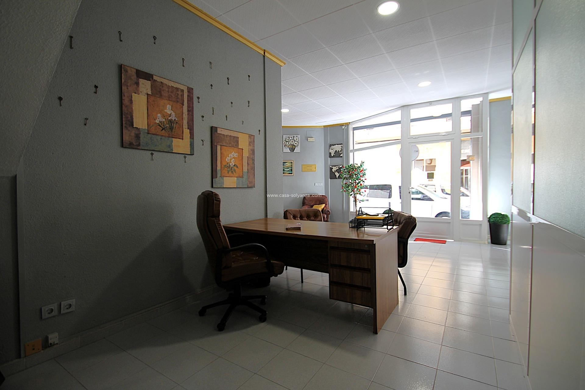 Revente - Commercial - Torrevieja - Las Piscinas Naturales