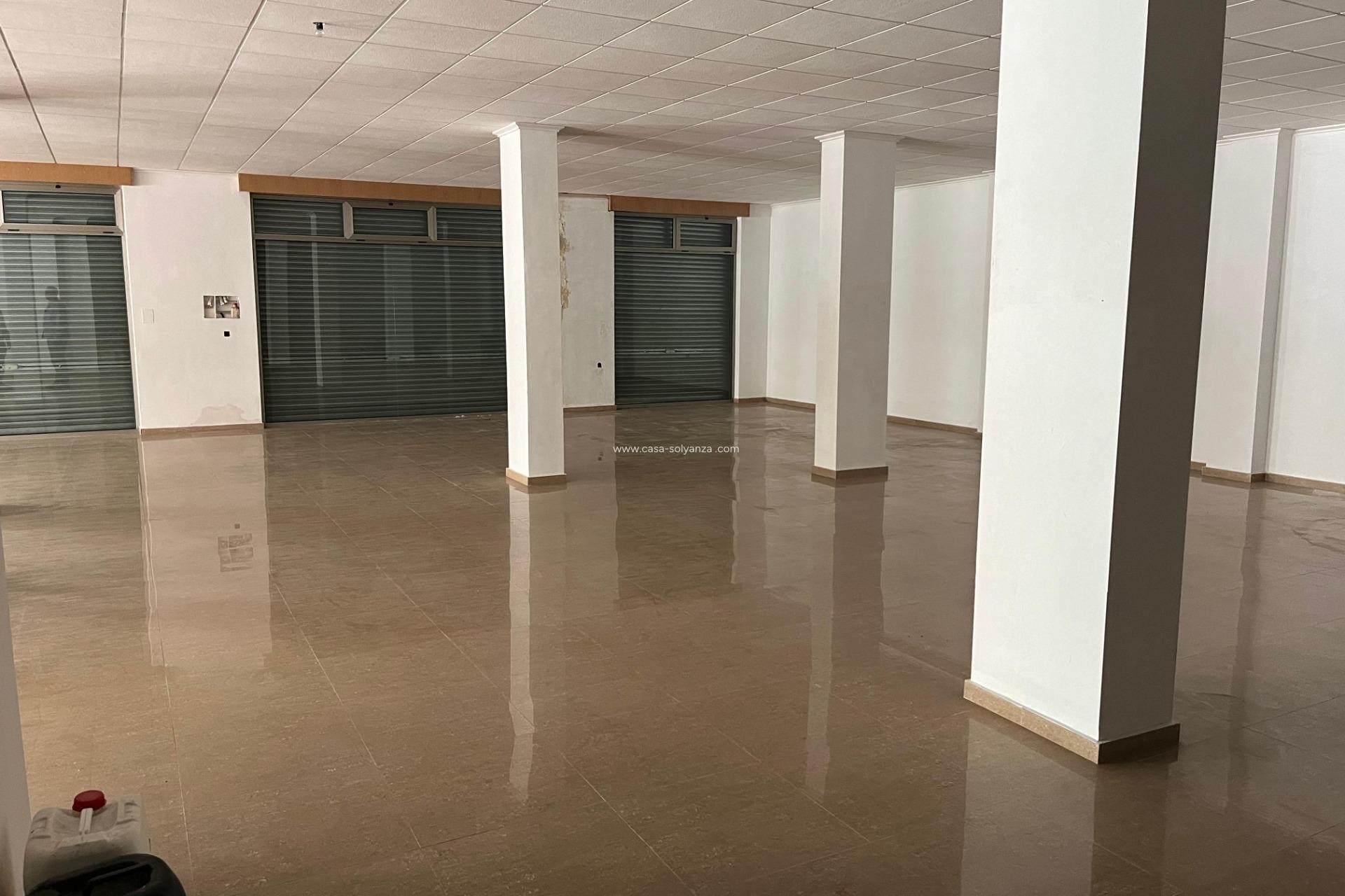 Revente - Commercial - Torrevieja - Playa de los Locos