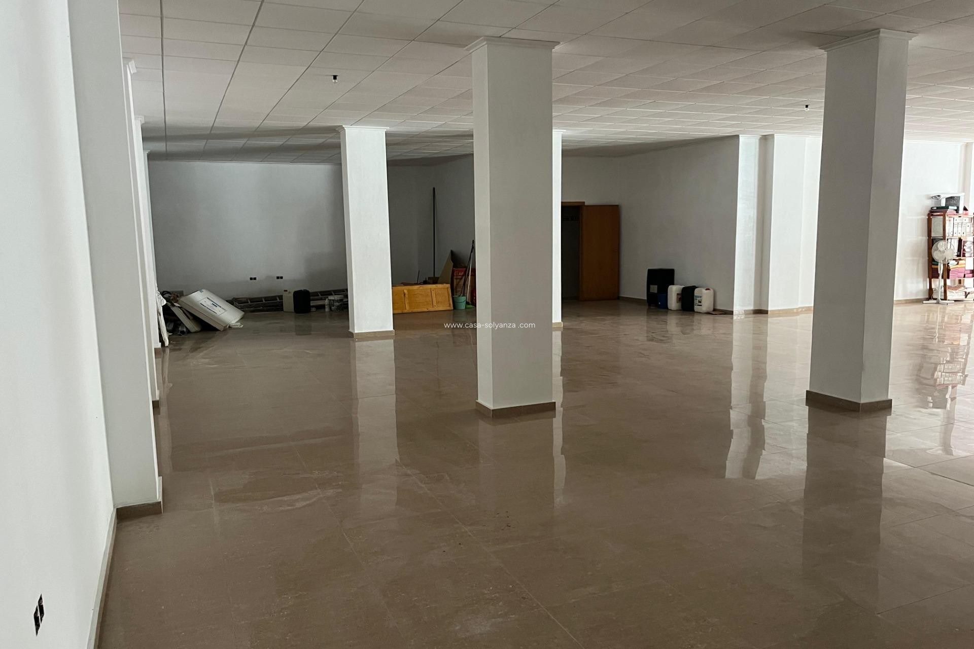 Revente - Commercial - Torrevieja - Playa de los Locos