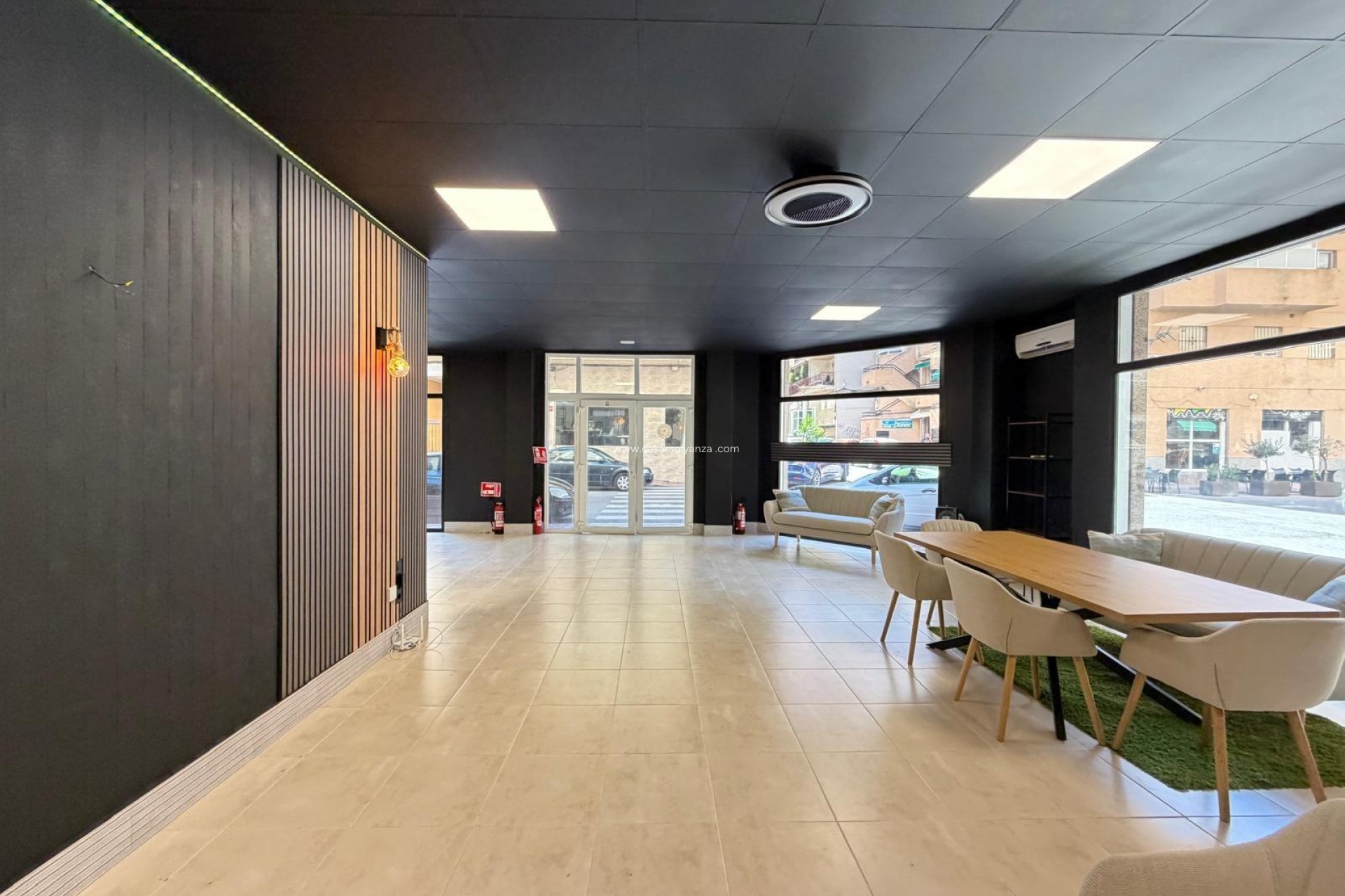 Revente - Commercial - Torrevieja - Playa de los Locos