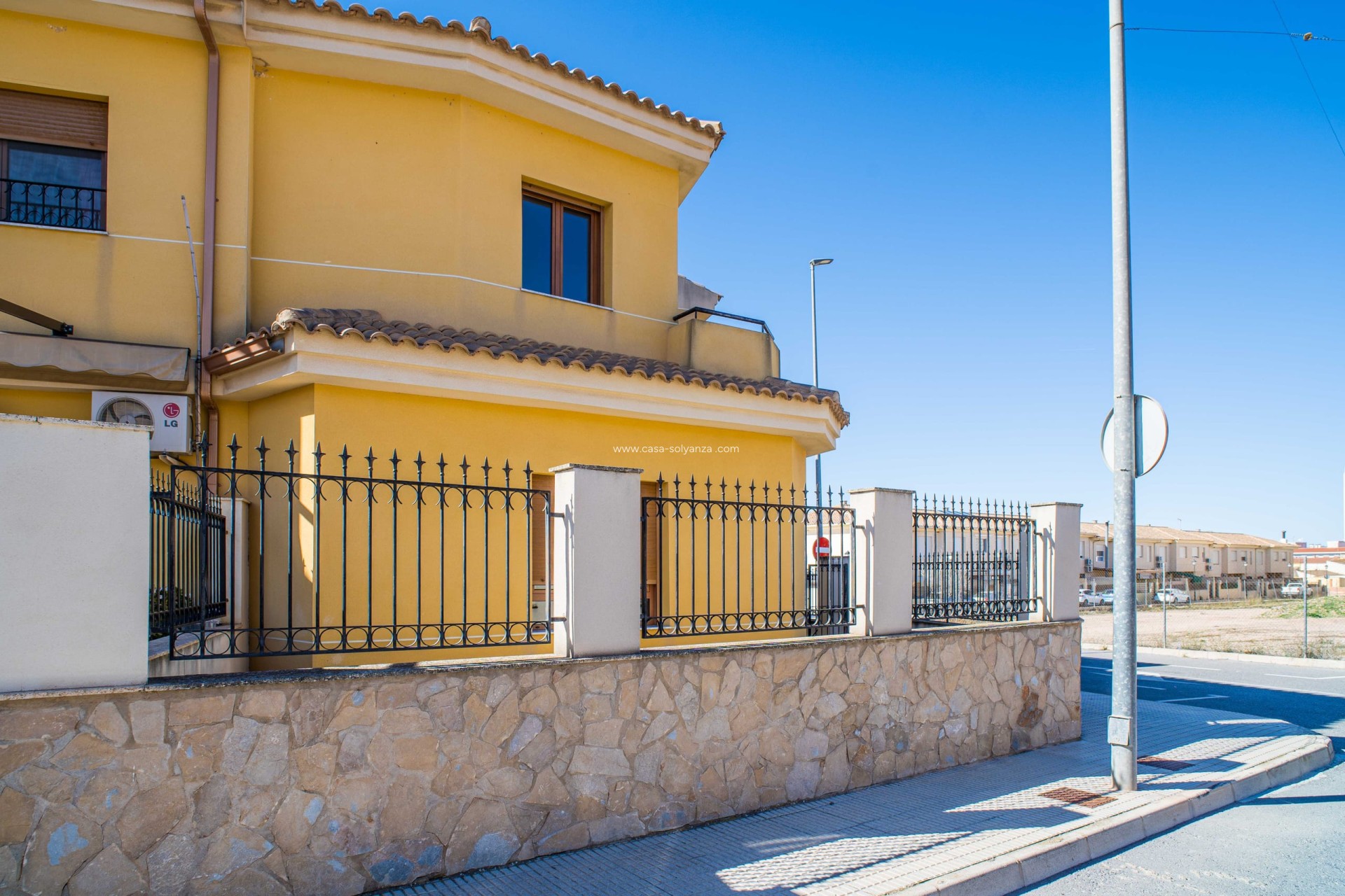 Revente - Maison de ville - Pinoso - Calle Dalias 1