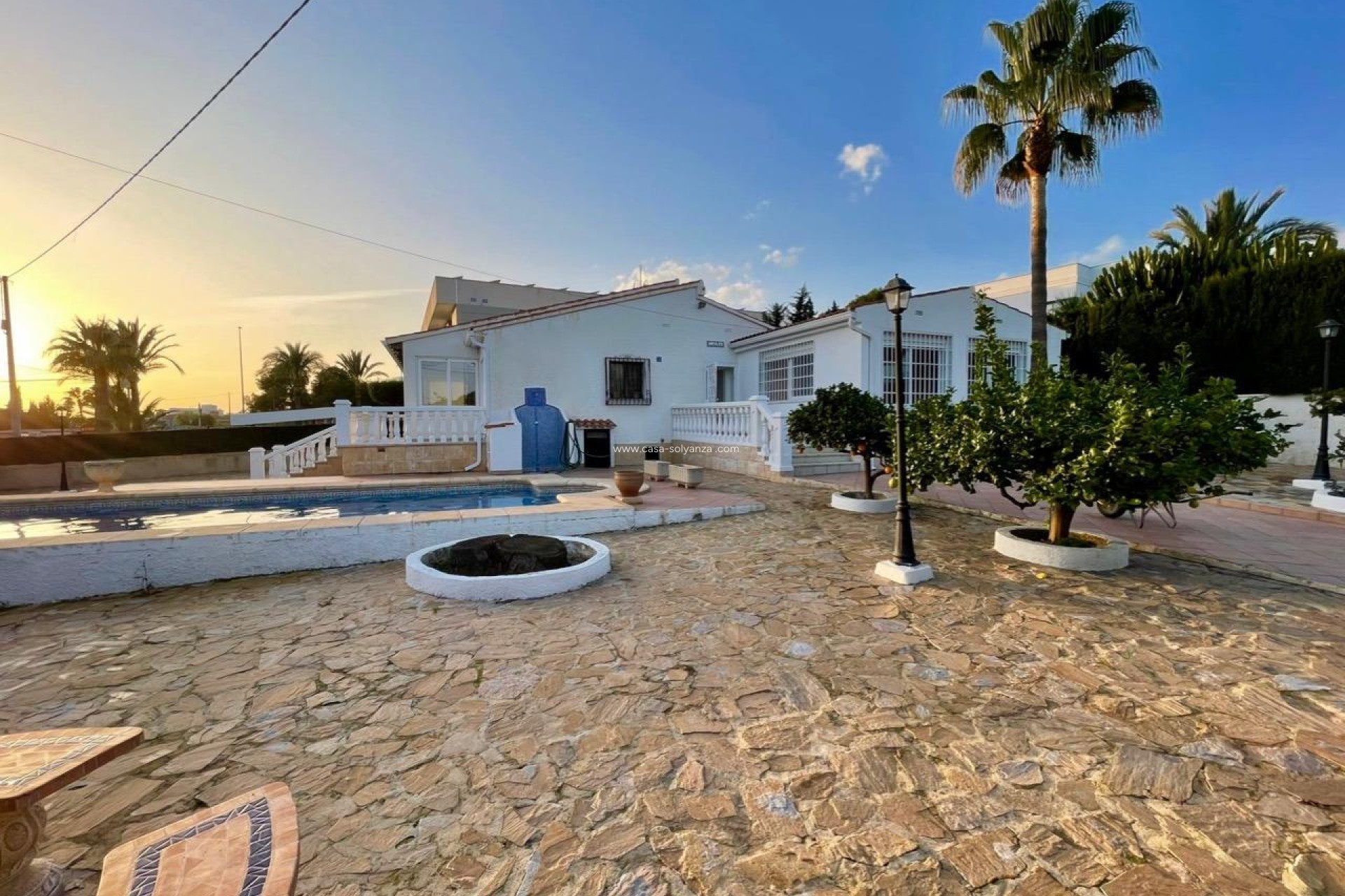 Revente - Villa - Benidorm - Urbanizaciones