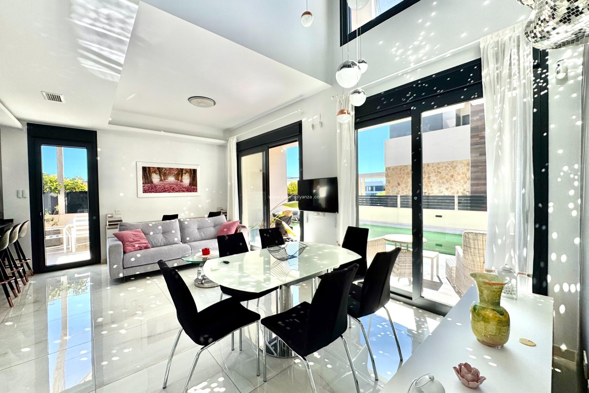 Revente - Villa - Orihuela Costa - Lomas de Cabo Roig