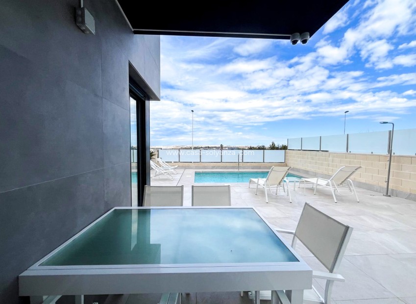 Revente - Villa / Semi detached - Torrevieja - Los Altos