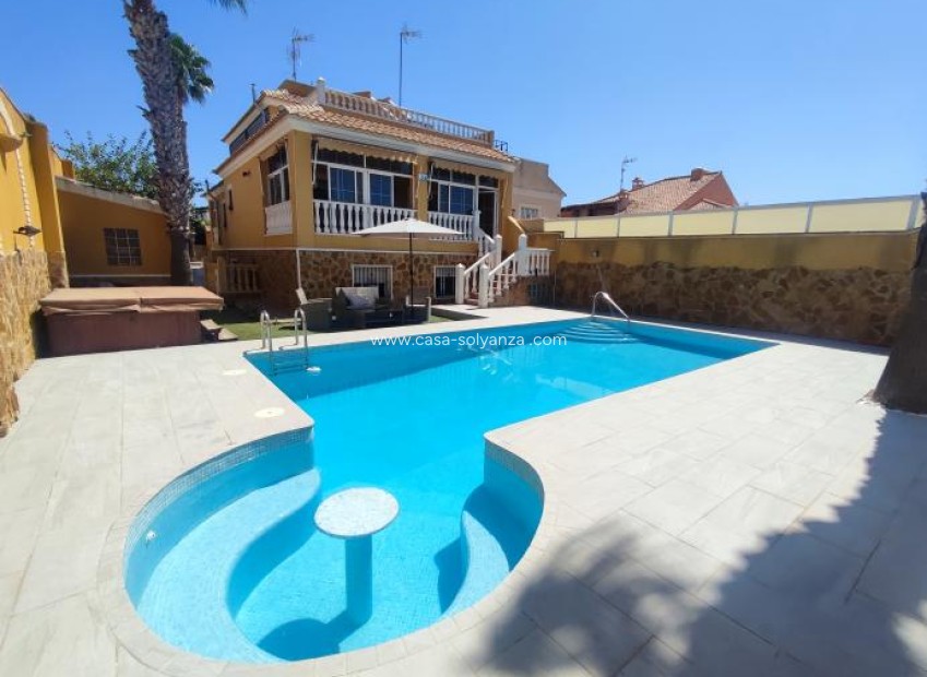 Revente - Villa - Torrevieja - Aguas nuevas